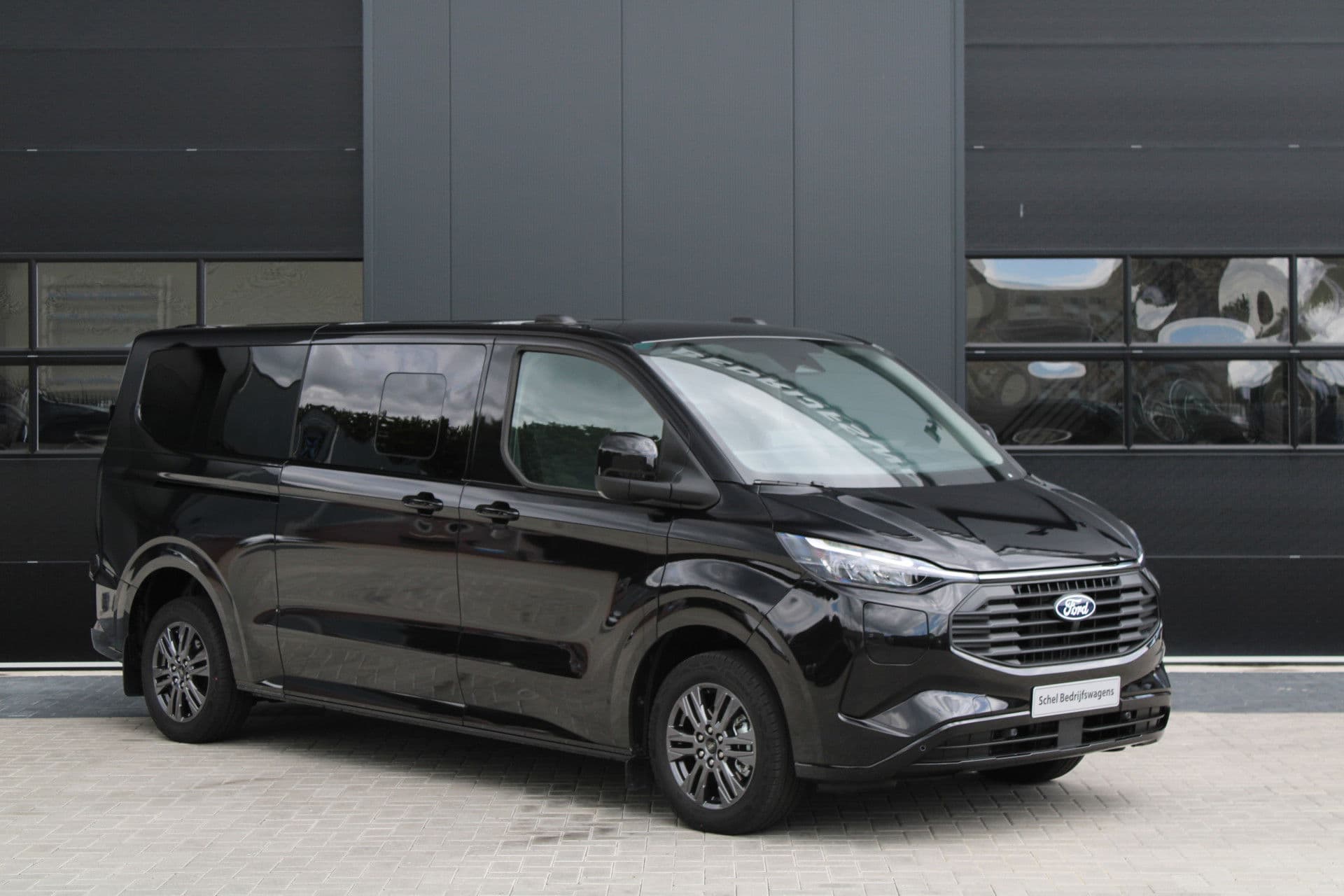 Ford Transit Custom 340 2.5 PHEV L2H1 Limited 232pk - 8 zits - Adaptive Cruise - Blind spot - Navi - Stuurverwarming - Airco achterin - Incl BPM - Rijklaar thumbnail 29