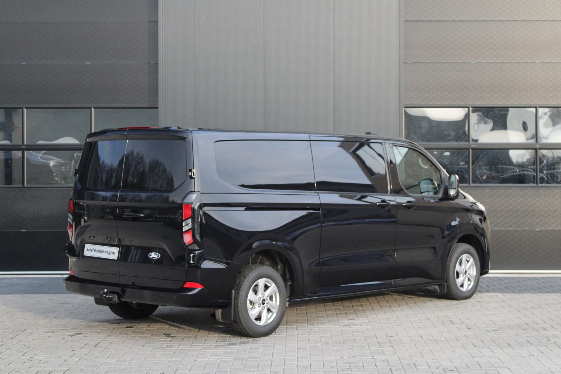 Ford Transit Custom 320 2.5 PHEV L2H1 Limited 232pk - 2x Schuifdeur - Trekhaak - Stoel/Stuurverwarming - Blindspot - Keyless - Rijklaar thumbnail 6