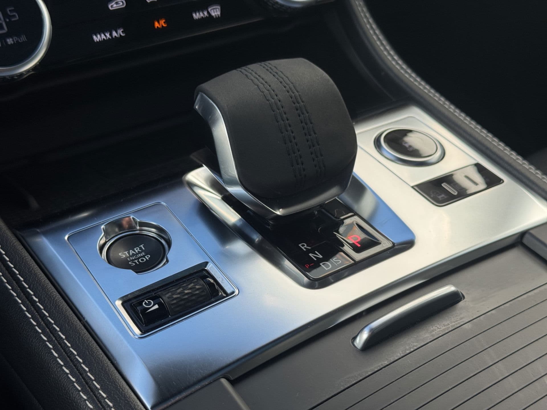 Jaguar F-Pace P400e R-Dynamic SE | Pano | Memory | Meridian | Camera | Adaptive thumbnail 21