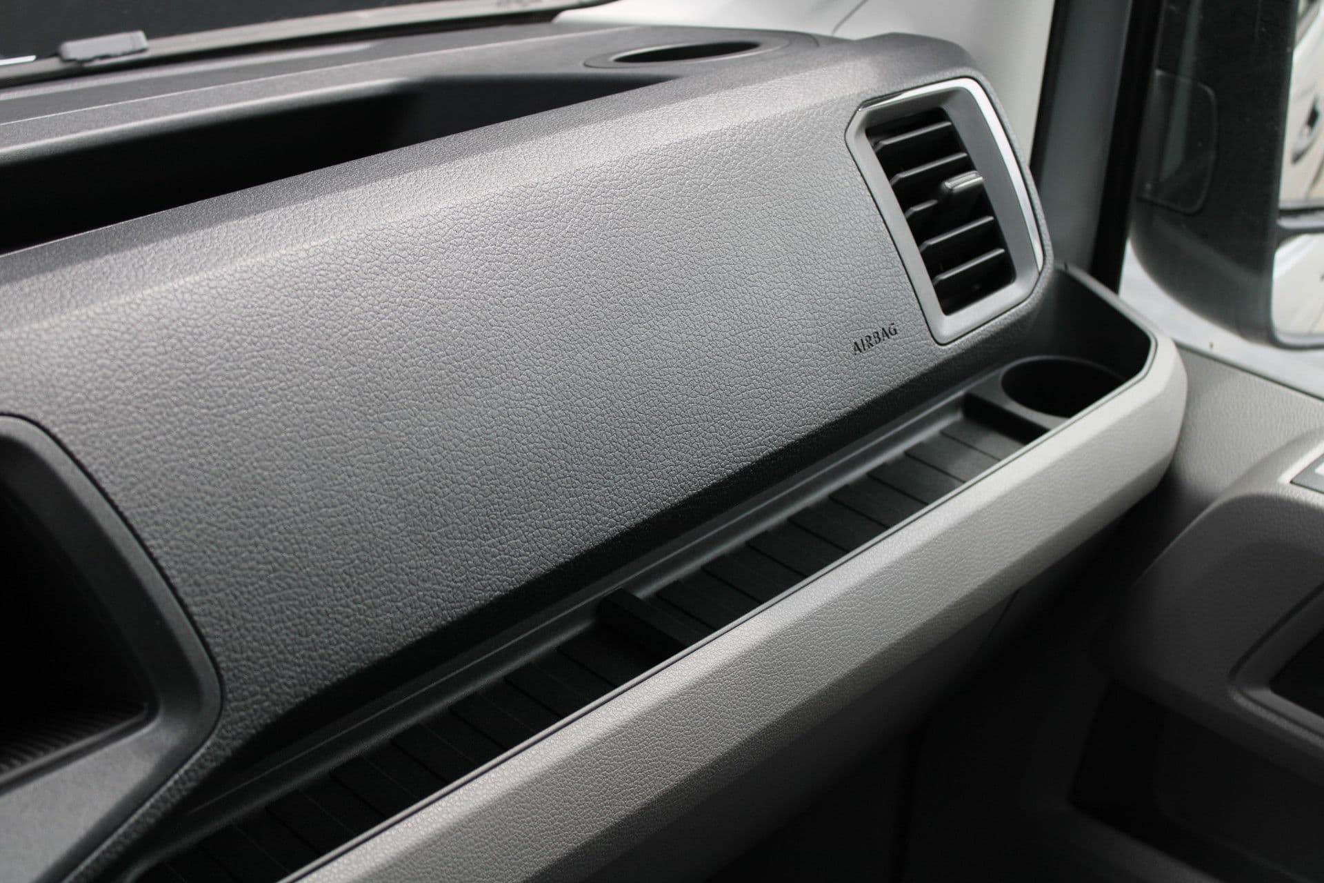 Volkswagen Crafter 30 2.0 TDI L3H3 140pk - Navigatie - DAB - Geveerde Stoel - Camera - Carplay - Rijklaar thumbnail 40