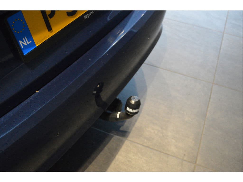 BMW 3 Serie 318i Edition navi clima cruise led pdc trekhaak 157 pk !! thumbnail 8