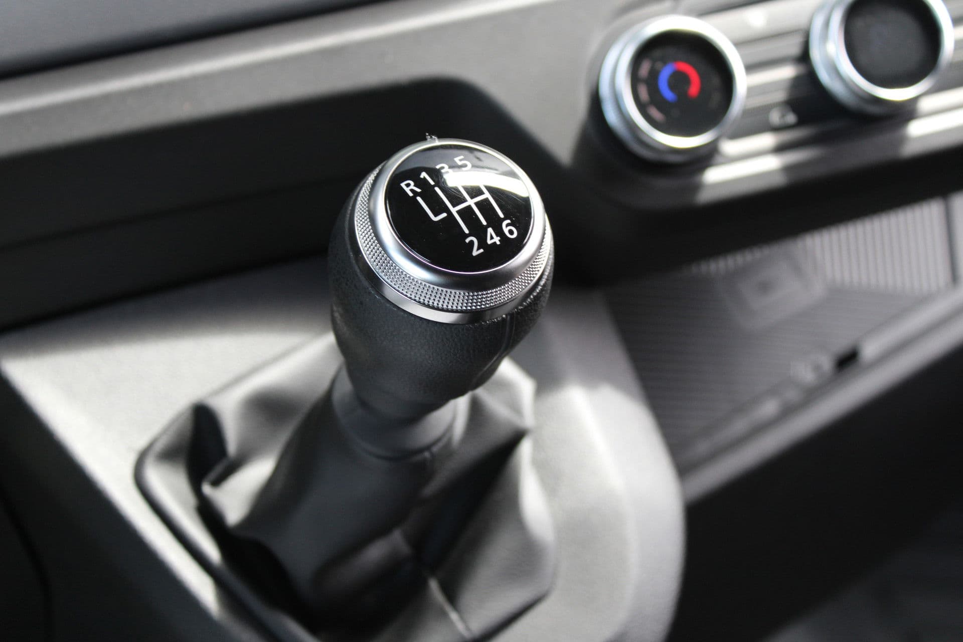 Renault Master T35 2.0 dCi 170pk L2H2 Extra - Navigatie - Camera - 270 gr deuren - Parkeersensoren - Draadloos laden - Rijklaar thumbnail 31