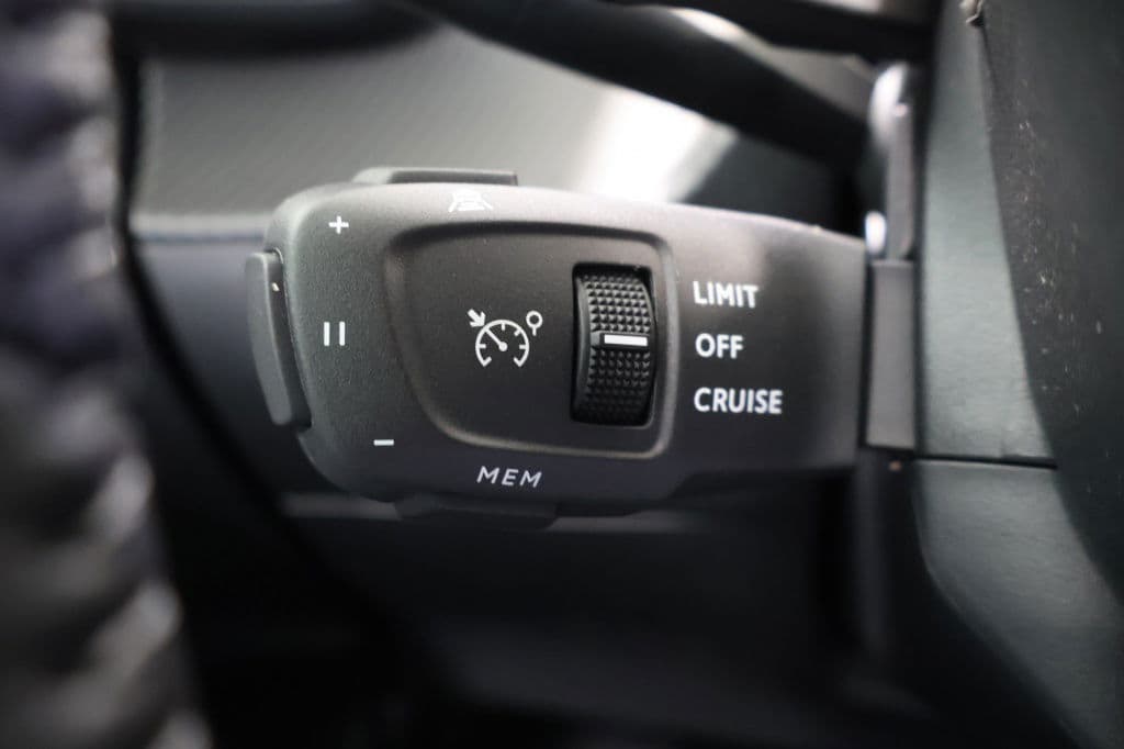 Peugeot 2008 1.2 Hybride 145 Allure | 360 Camera | Luxe thumbnail 23