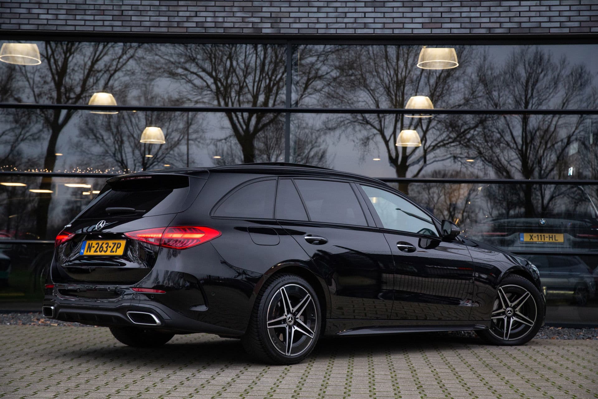 Mercedes-Benz C-Klasse Estate 200 Launch Edition AMG Line , Panoramadak, Sfeerverlichting, Burmester, 3D-camera, thumbnail 2