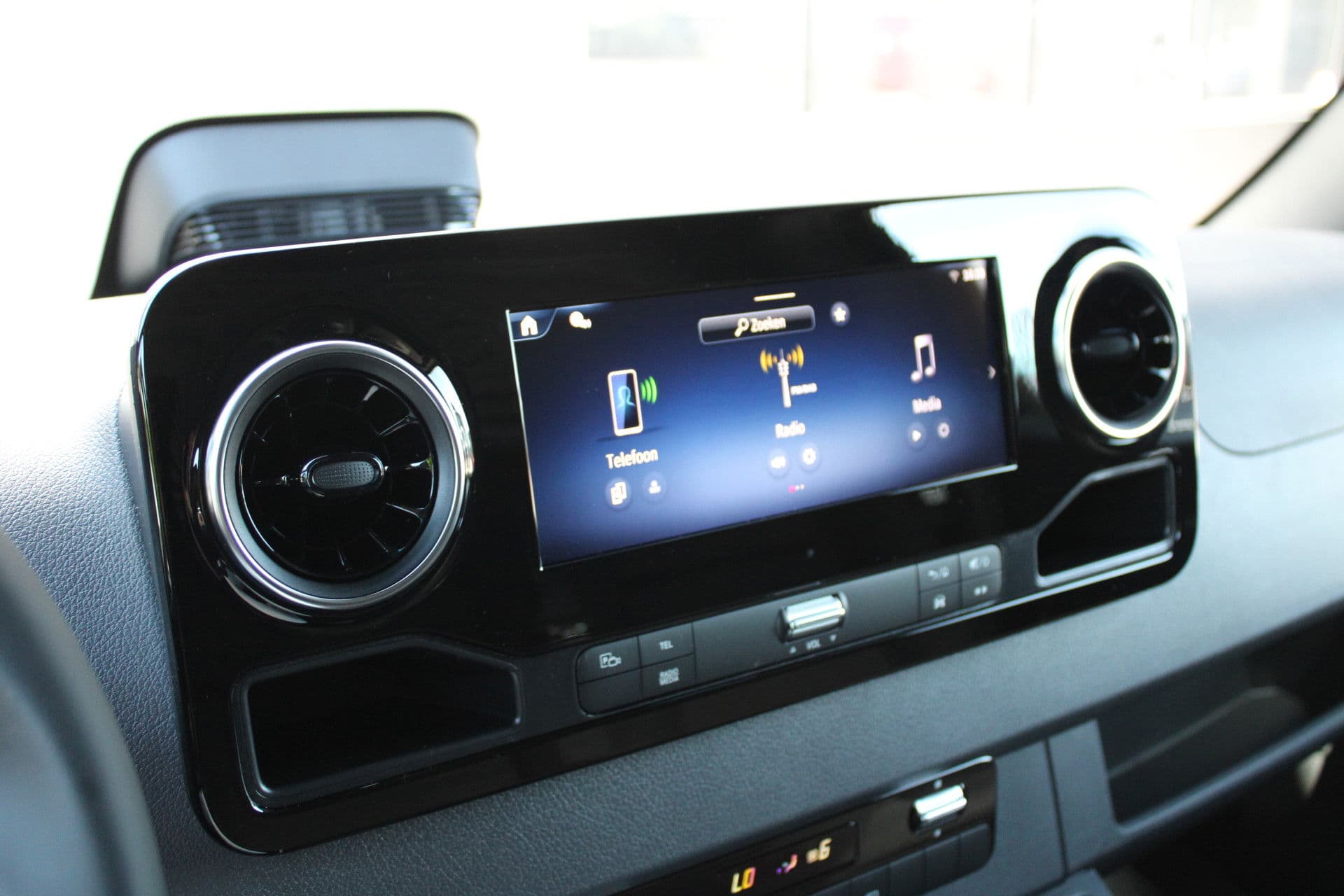 Mercedes-Benz Sprinter 317CDI L2H2 Select - LED - Mbux 10 - 3.5t Trekhaak - Geveerde Stoel - Betimmering - Camera - Carplay - Blind spot - Cruise - Rijklaar thumbnail 24