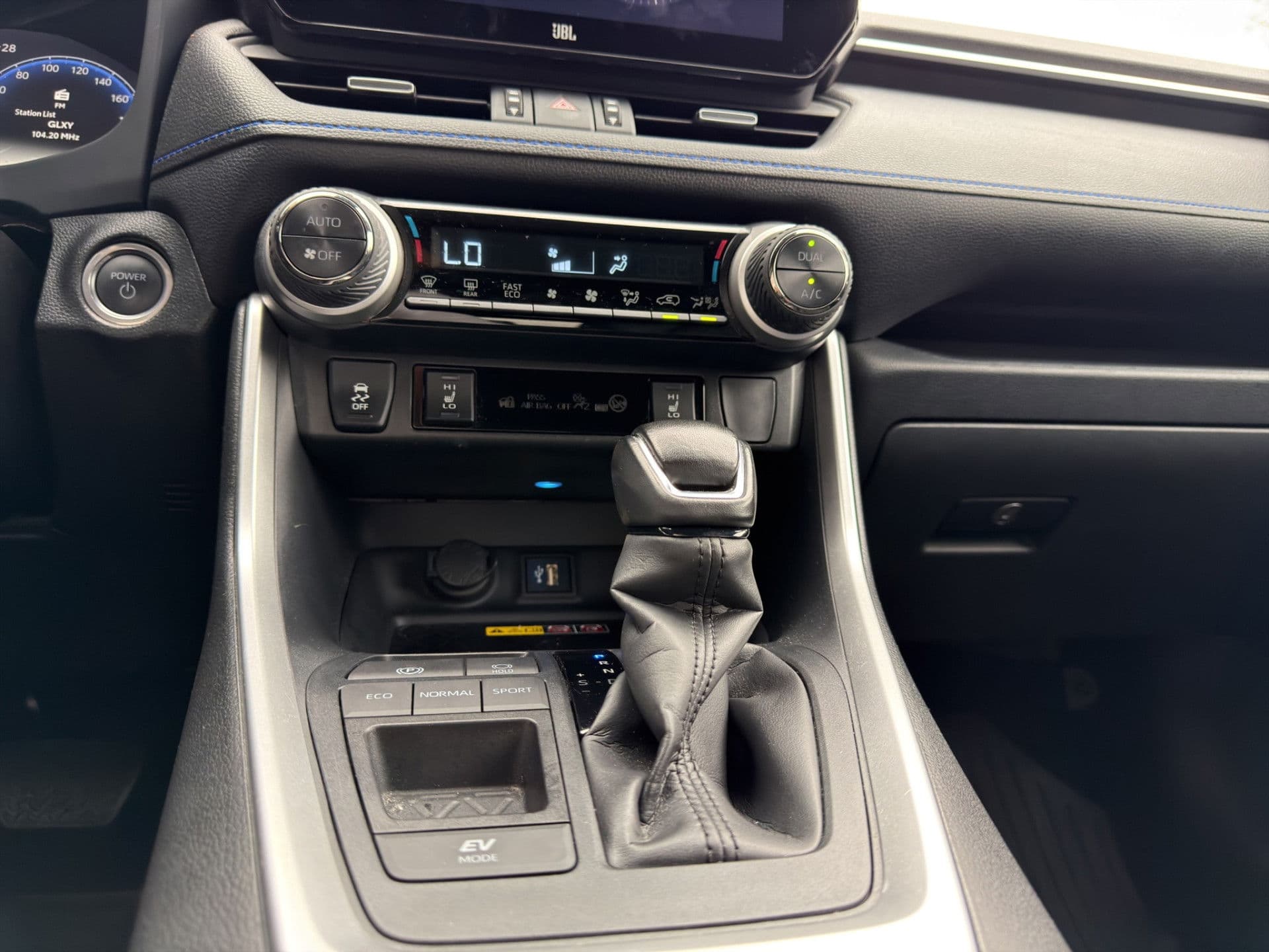 Toyota RAV4 2.5 Hybrid Style Two-tone | Half leder | JBL | Stuur verw. | Carplay thumbnail 11