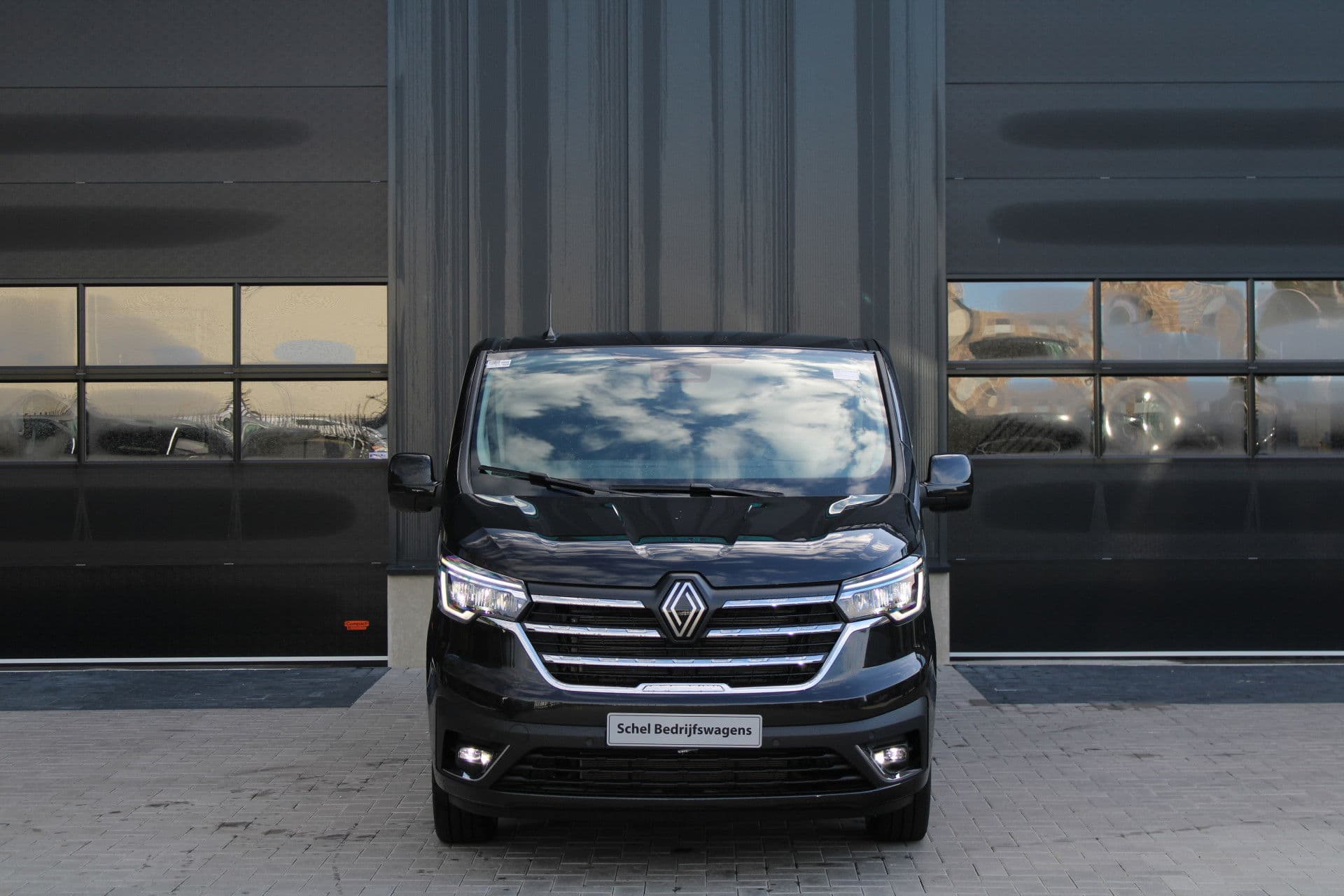 Renault Trafic 2.0 Blue dCi 170pk T29 L2H1 Extra DC - 2x Schuifdeur - Carplay - LED - Blind Spot - Navigatie - Camera - Trekhaak - Stoelverwarming - Rijklaar thumbnail 3