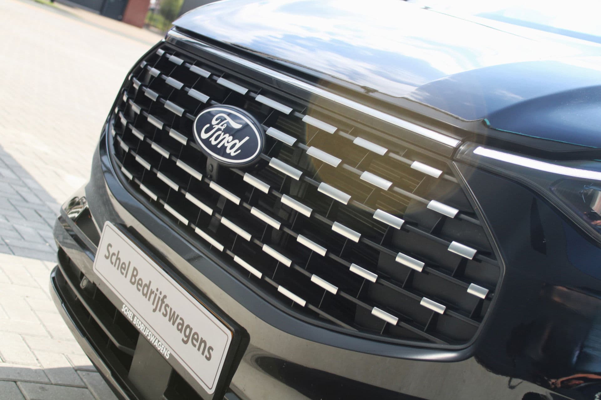 Ford Tourneo Custom 320 2.0 TDCI L2H1 Titanium X DC 170pk - Adaptive Cruise - LED - Blind Spot - Leder - Navigatie - 360 Camera - Trekhaak - Rijklaar thumbnail 45