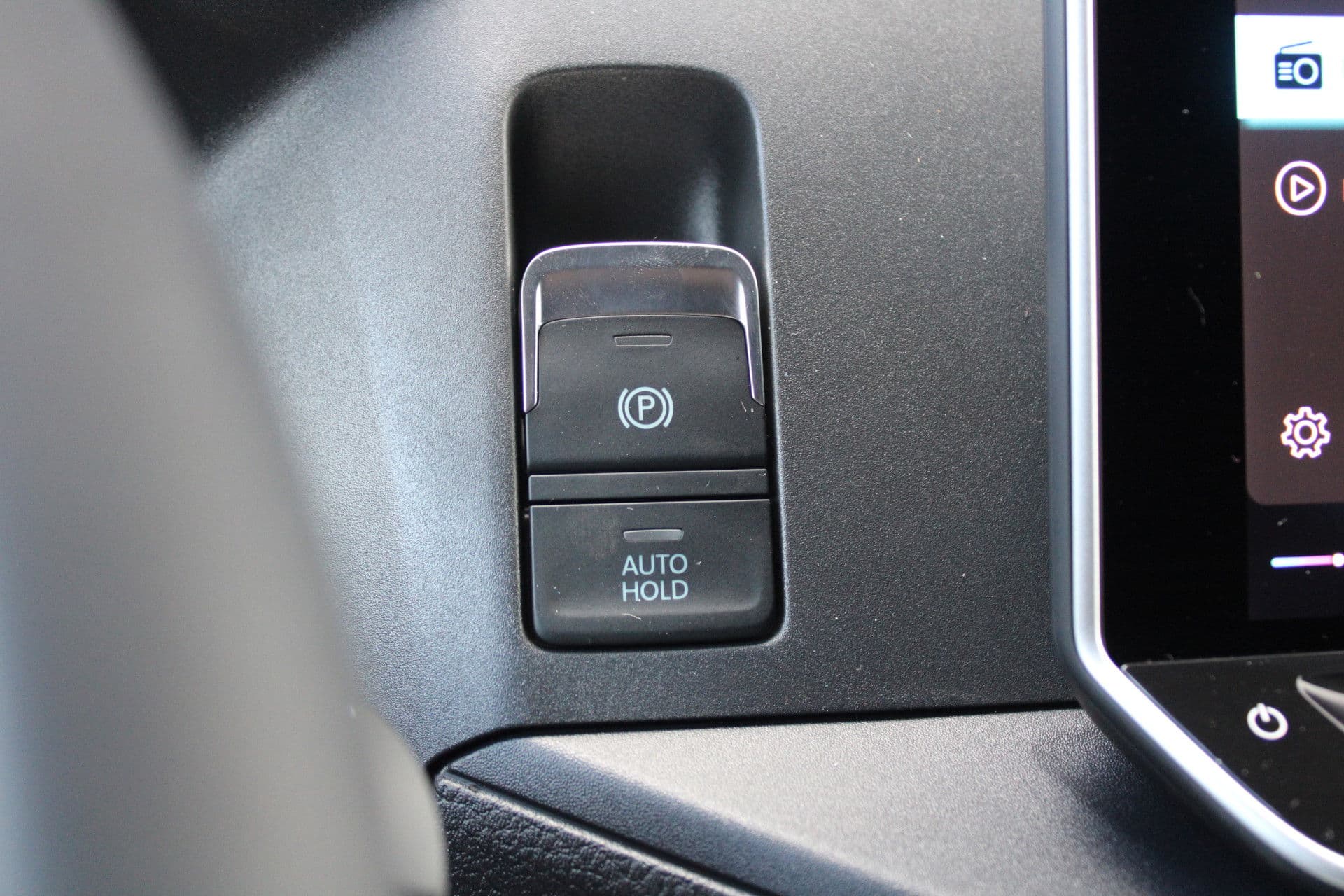 Volkswagen Crafter 35 2.0 TDI L3H3 177pk - Facelift - Navigatie - LED - Geveerde stoel - Virtual cockpit - Camera - Trekhaak - Stoelverwarming - Rijklaar thumbnail 20