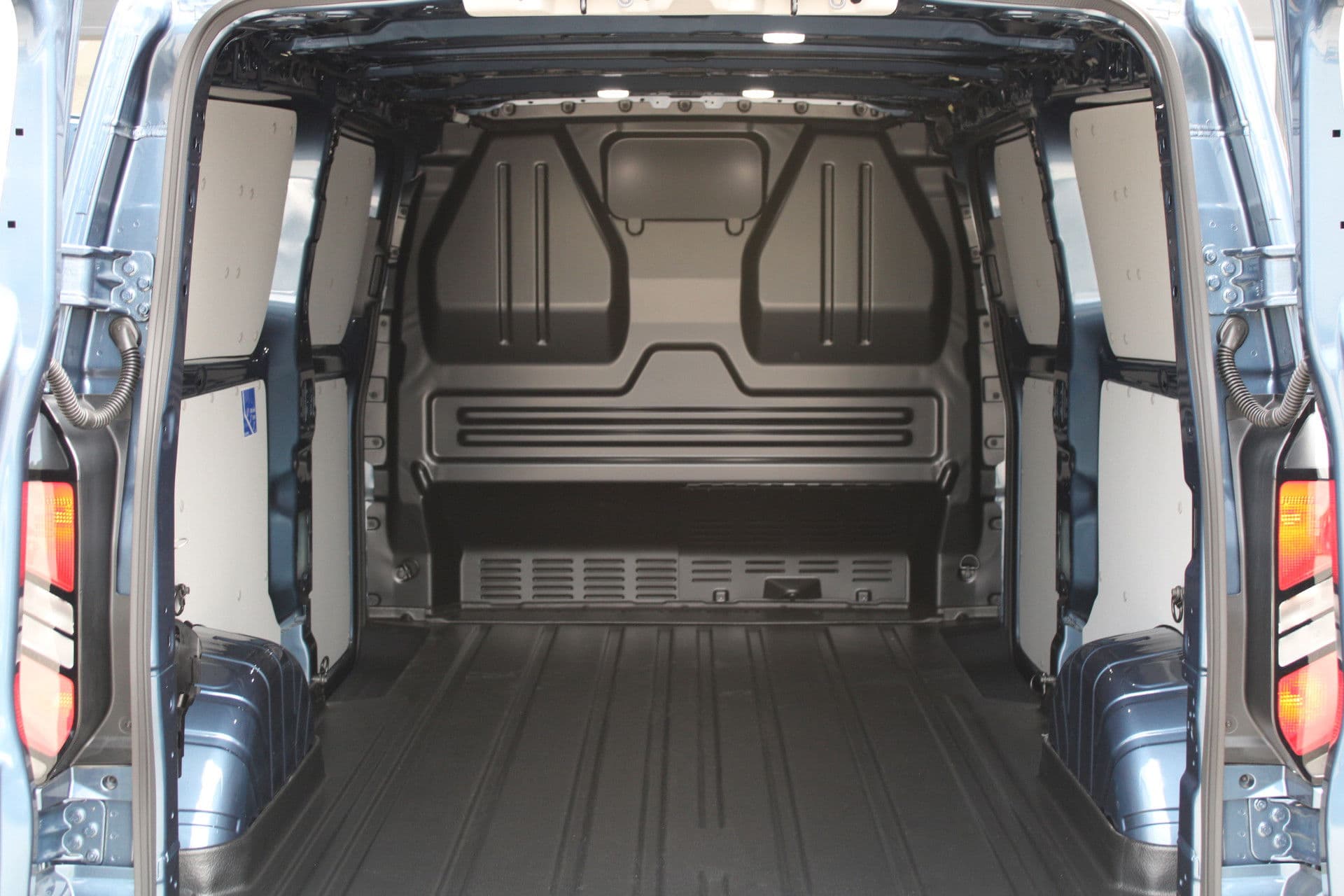 Ford Transit Custom 320 2.5 PHEV L2H1 Trend 232pk - 5 jaar GARANTIE - 2x Schuifdeur - Adaptive Cruise - Blind Spot - Navigatie - Camera - Verwarmd Stuur - Rijklaar thumbnail 11