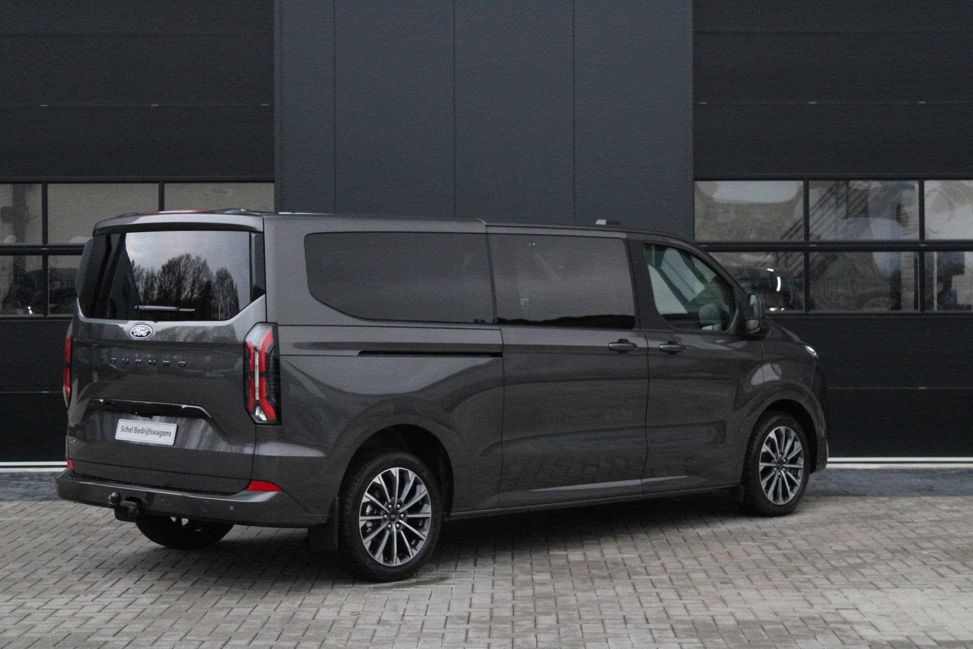 Ford Tourneo Custom 340 2.5 PHEV L2H1 Titanium X 232pk - 2x Schuif - ACC - 360 camera - Leder - Prijs excl. BTW - Rijklaar thumbnail 6