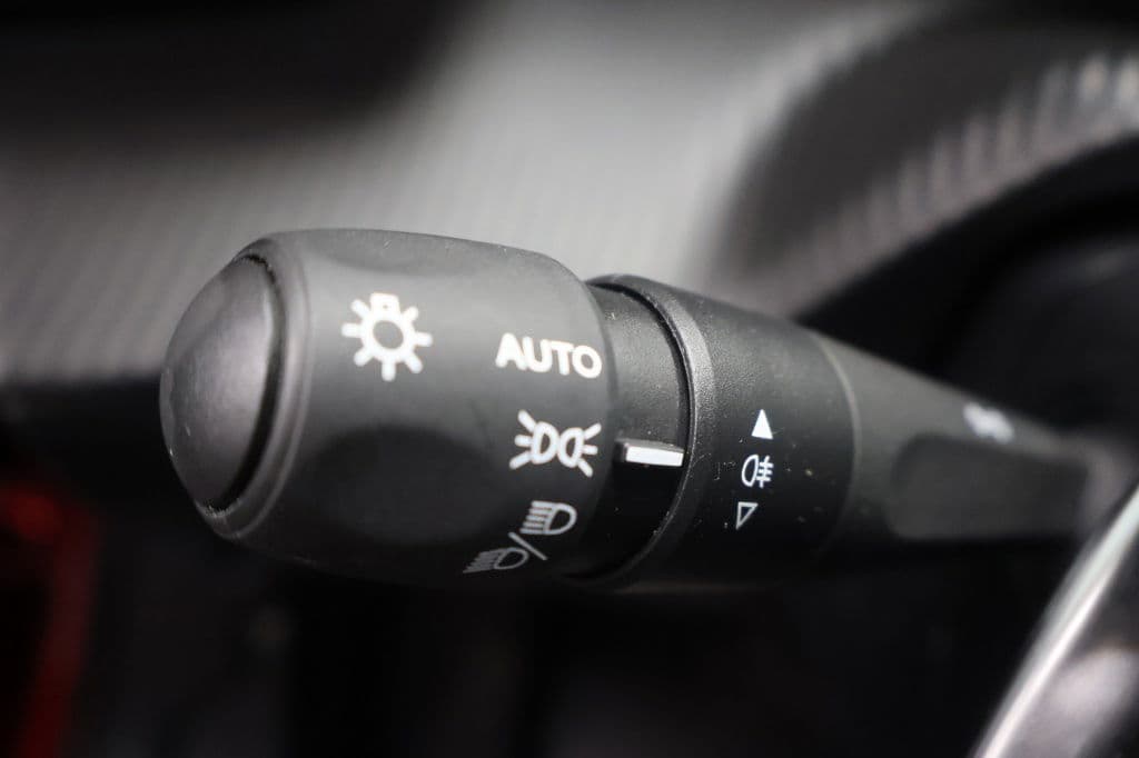 Peugeot 2008 1.2 Hybride 145 Allure | 360 Camera | Luxe thumbnail 13