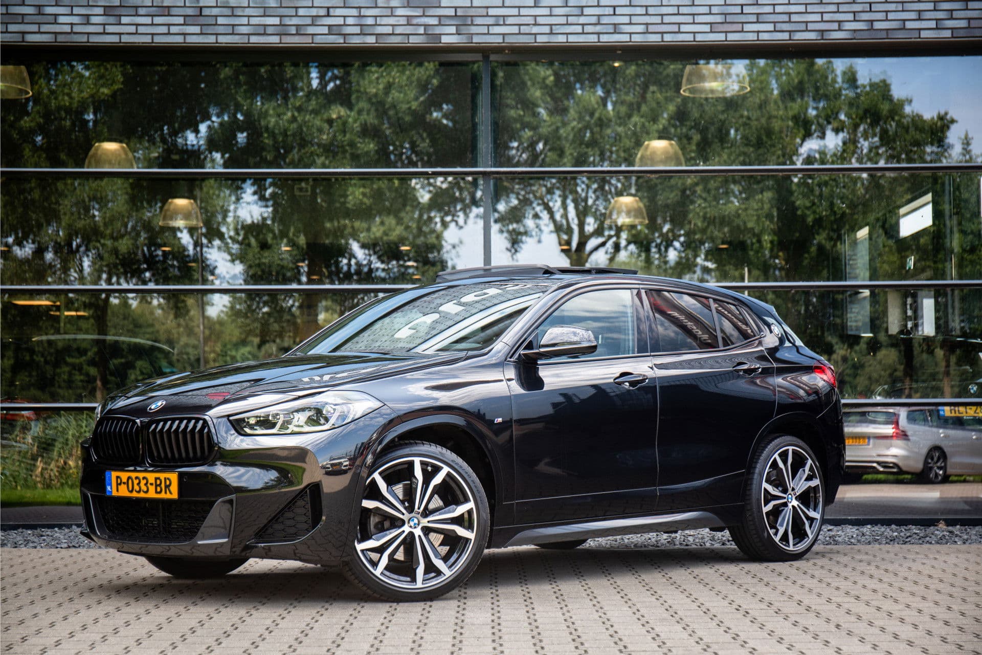 BMW X2 sDrive20i Business Edition , M-Sport, Panoramadak, Head-up display, BMW-Led thumbnail 2