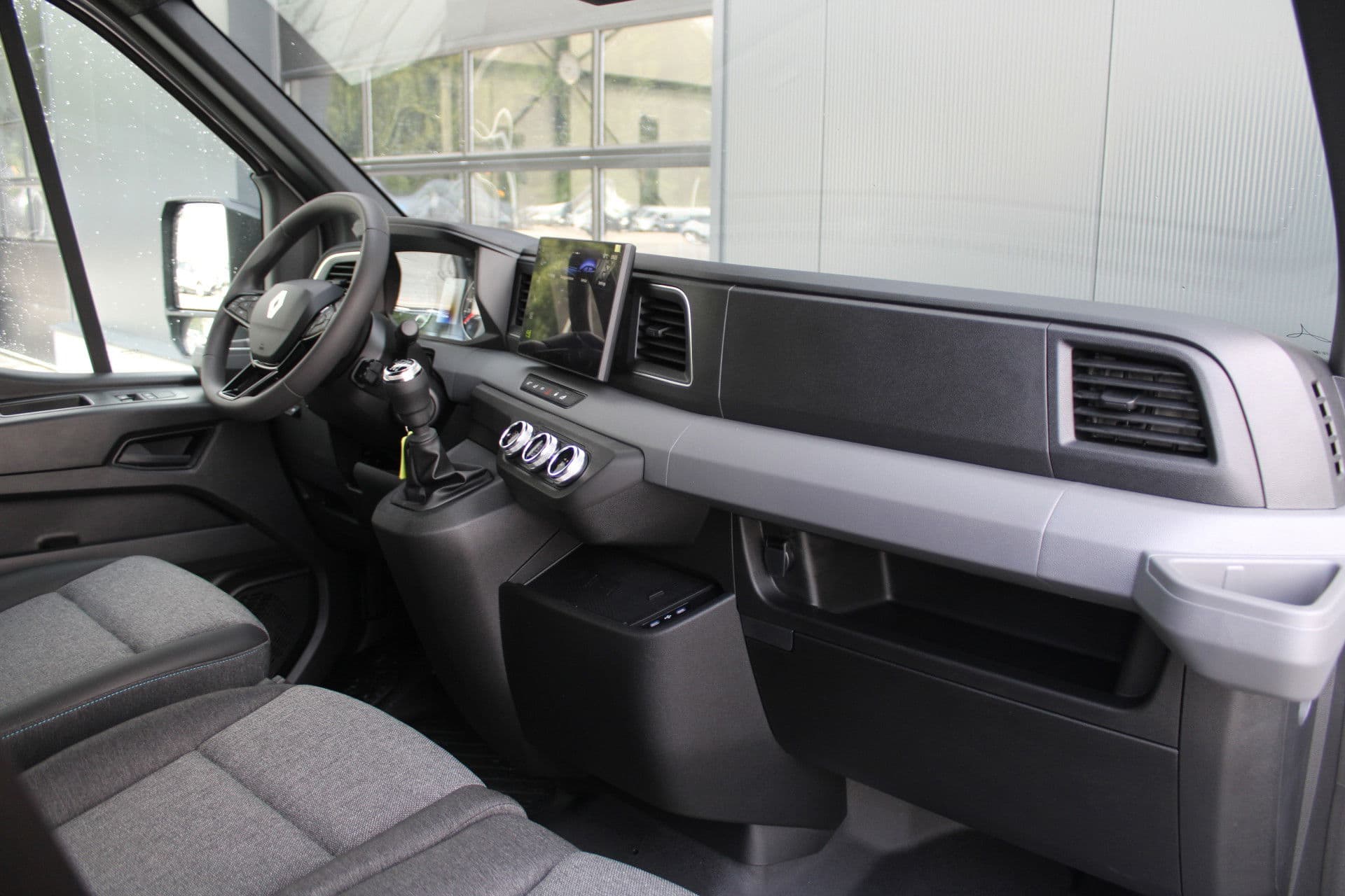 Renault Master T35 2.0 dCi 170pk L2H2 Extra - 2x Schuifdeur - Navigatie - Blind Spot - Camera - Stoelverwarming - Verwarmde voorruit - Rijklaar thumbnail 38