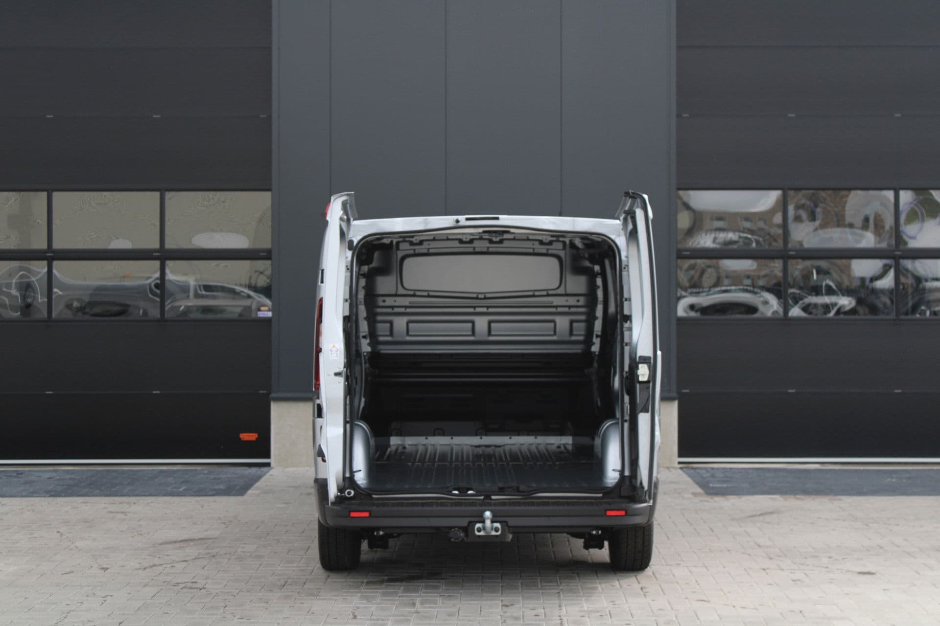 Renault Trafic 2.0 Blue dCi 150pk T30 L2H1 Advance - Achteruitrijcamera - Carplay - Android - Allseason - Trekhaak - Rijklaar thumbnail 4