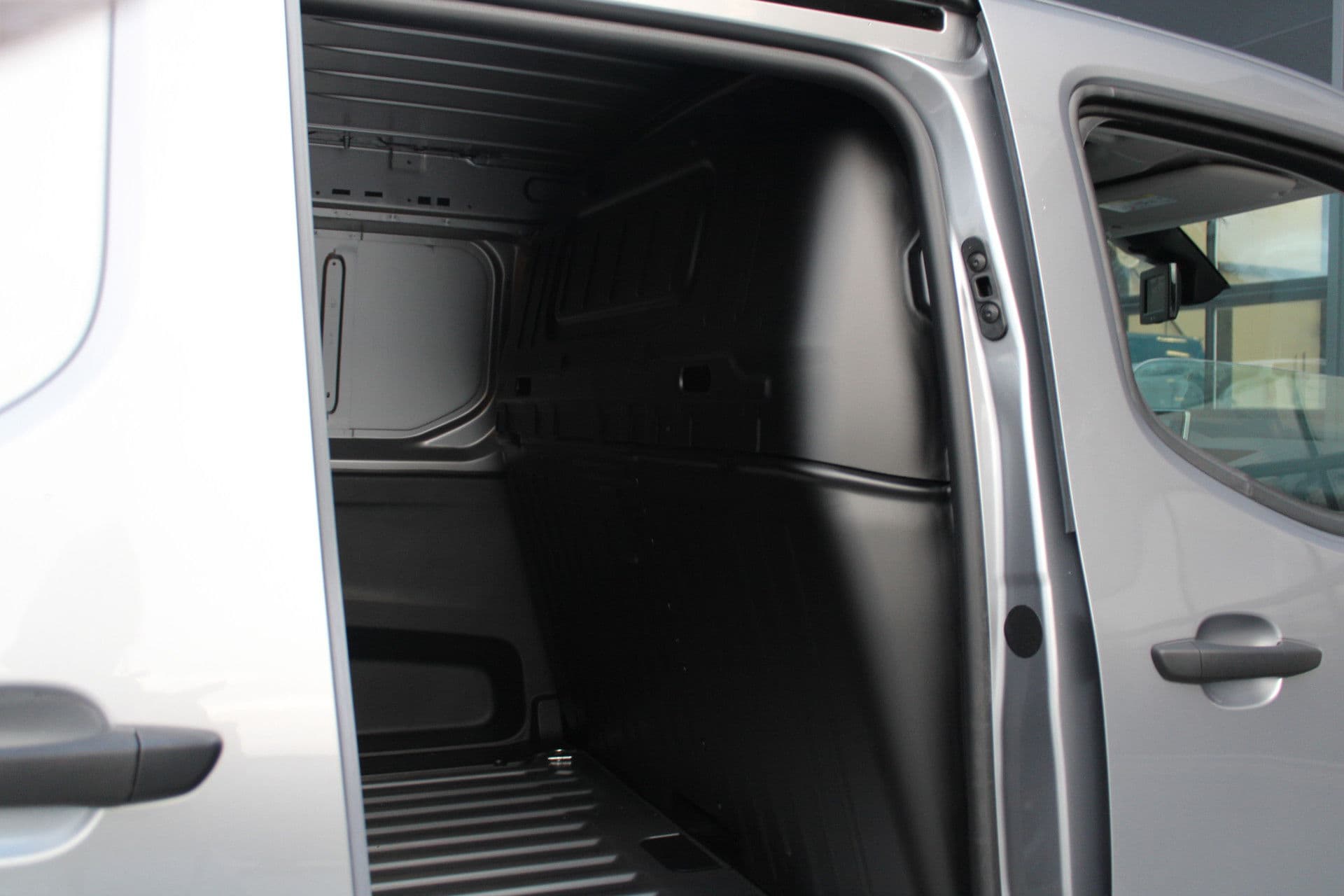 Peugeot E-Partner 136 L1 50 kWh 136pk - Airco - Cruise - PDC - Camera - Stoelverwarming - Rijklaar thumbnail 38