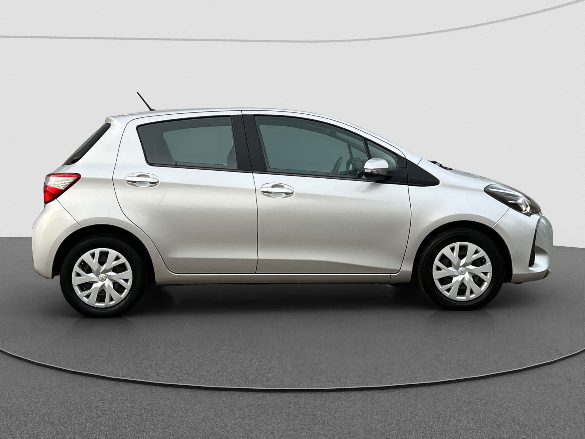 Toyota Yaris 1.5 VVT-i Active | Navi | Camera | Sport | thumbnail 4