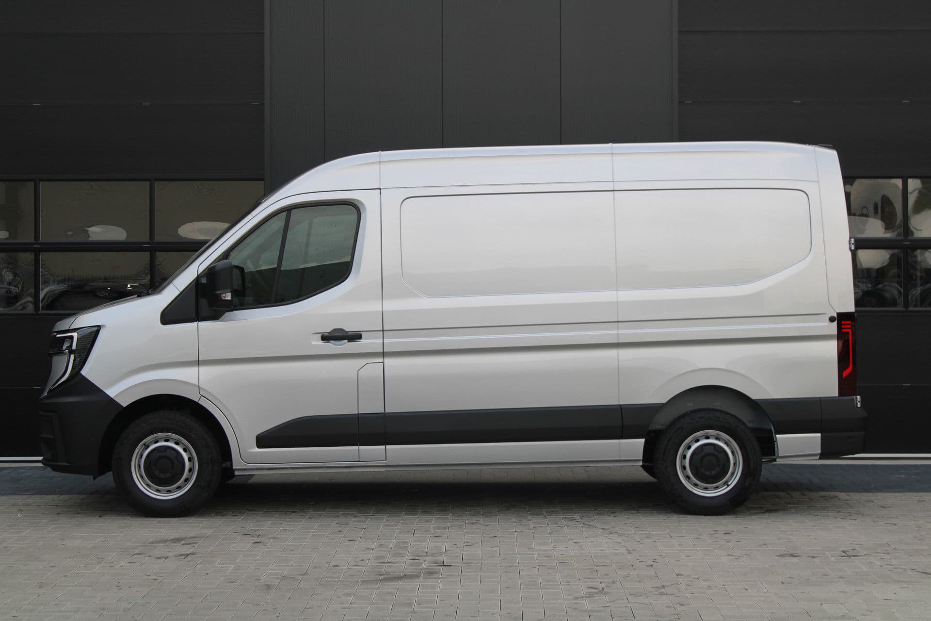 Renault Master T35 2.0 dCi 170pk L2H2 Extra - Navigatie - Camera - 270 gr deuren - Parkeersensoren - Draadloos laden - Rijklaar thumbnail 8