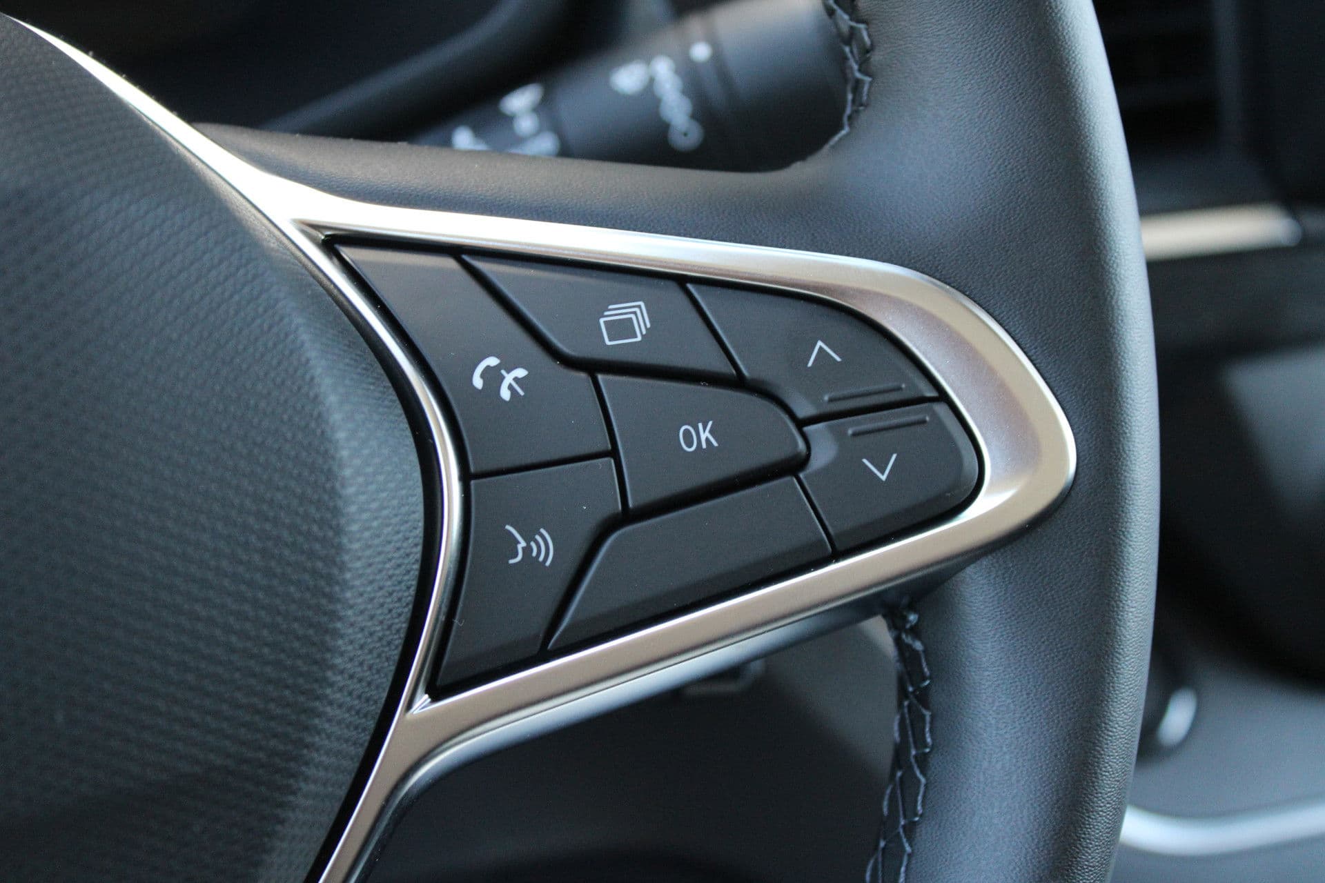 Renault Trafic 2.0 Blue dCi 170pk T29 L2H1 Extra DC - 2x Schuifdeur - Carplay - LED - Blind Spot - Navigatie - Camera - Trekhaak - Stoelverwarming - Rijklaar thumbnail 25