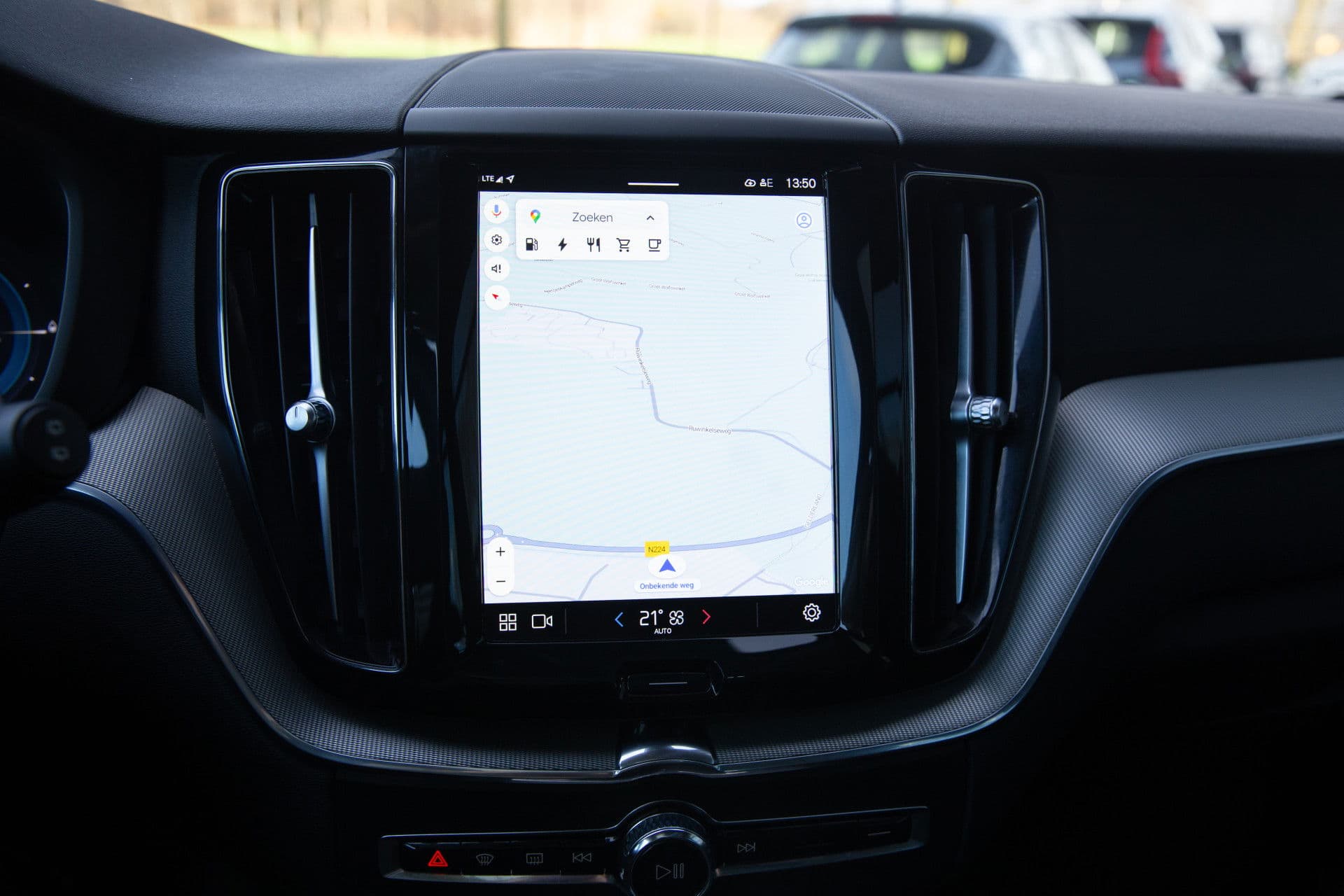 Volvo XC60 2.0 T6 Plug-in hybrid AWD Plus Dark , Panoramadak, Keyless entry, Carplay, thumbnail 17