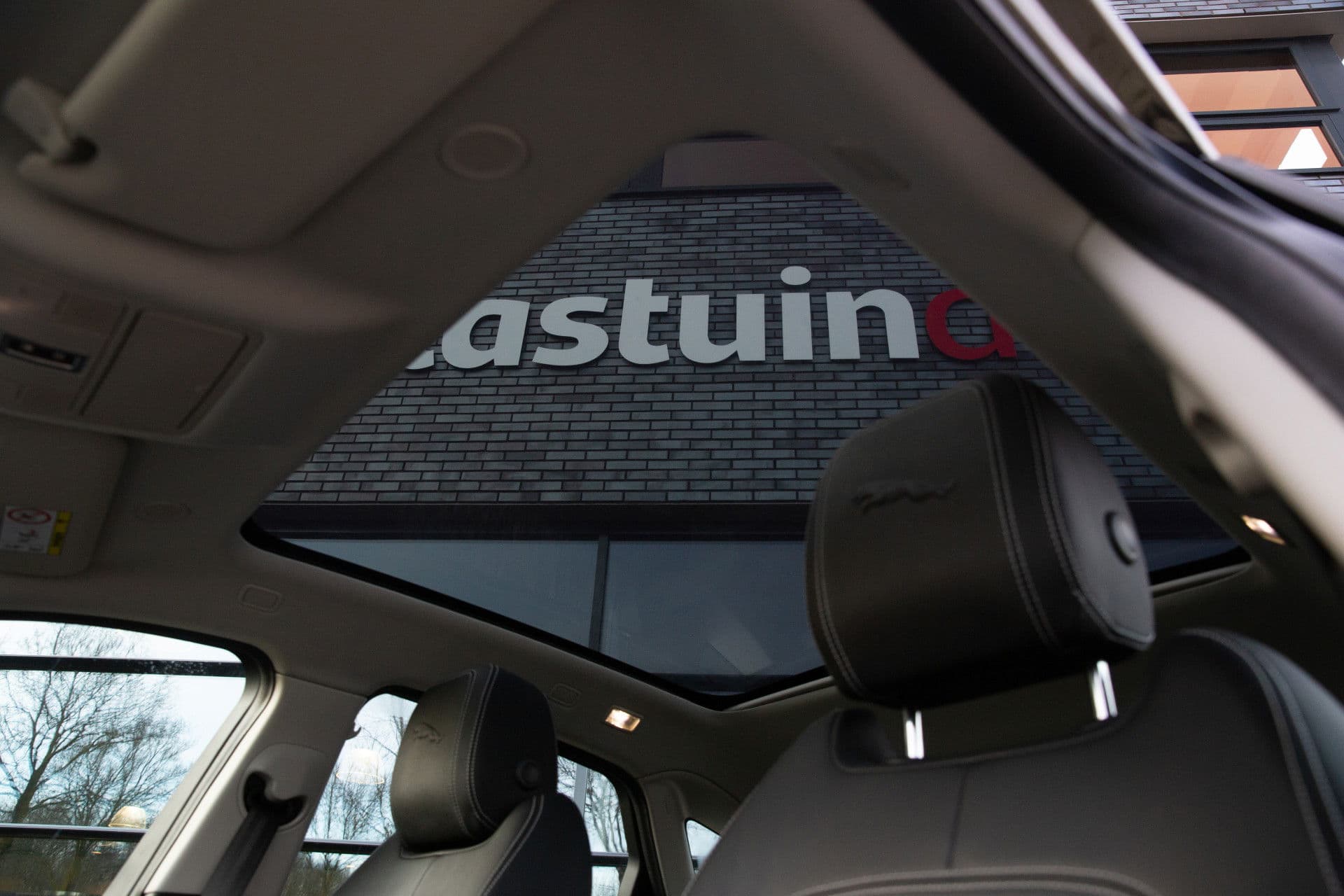 Jaguar E-Pace 1.5 P300e AWD R-Dynamic SE , Panoramadak, Leer, Carplay, thumbnail 3