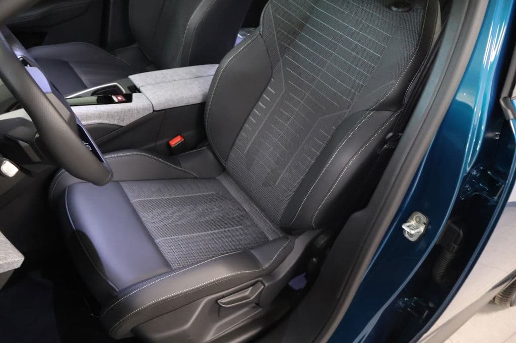 Peugeot 3008 1.2 Hybrid 145 GT thumbnail 9