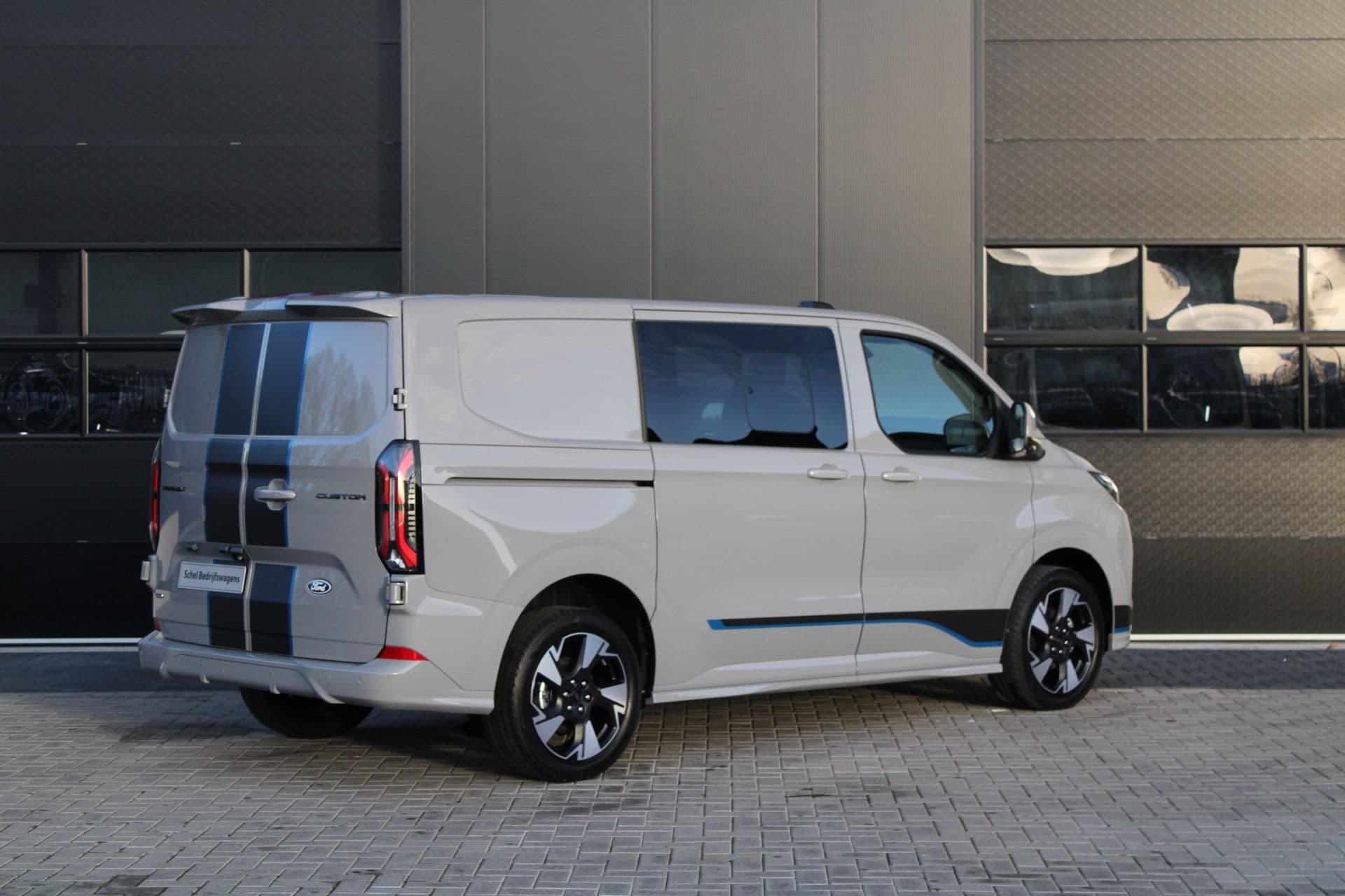 Ford Transit Custom 320 2.5 PHEV L1H1 Sport DC 232pk - 2x Schuif - 360 Camera - ACC - Keyless - Stoel/Stuurverwarming - Blindspot - Incl BPM - Rijklaar thumbnail 6