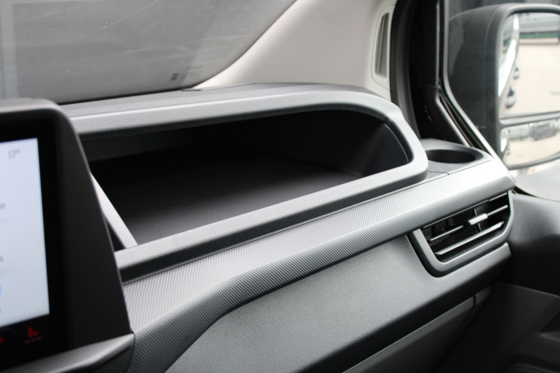 Ford Transit Custom 320 2.0 TDCI L2H1 Trend 170pk - 4x4 AWD - 2x Schuifdeur - Carplay - Android - Camera - Stoelverwarming - Verwarmd stuurwiel - Rijklaar thumbnail 31