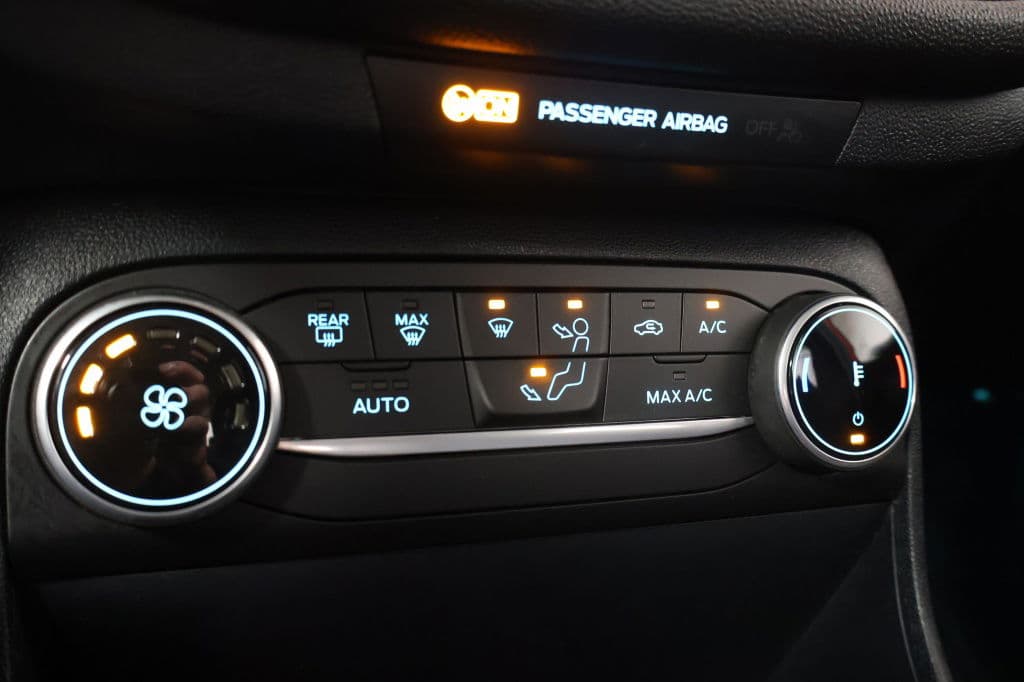 Ford Fiesta 1.0 EcoBoost Hybrid Titanium thumbnail 26