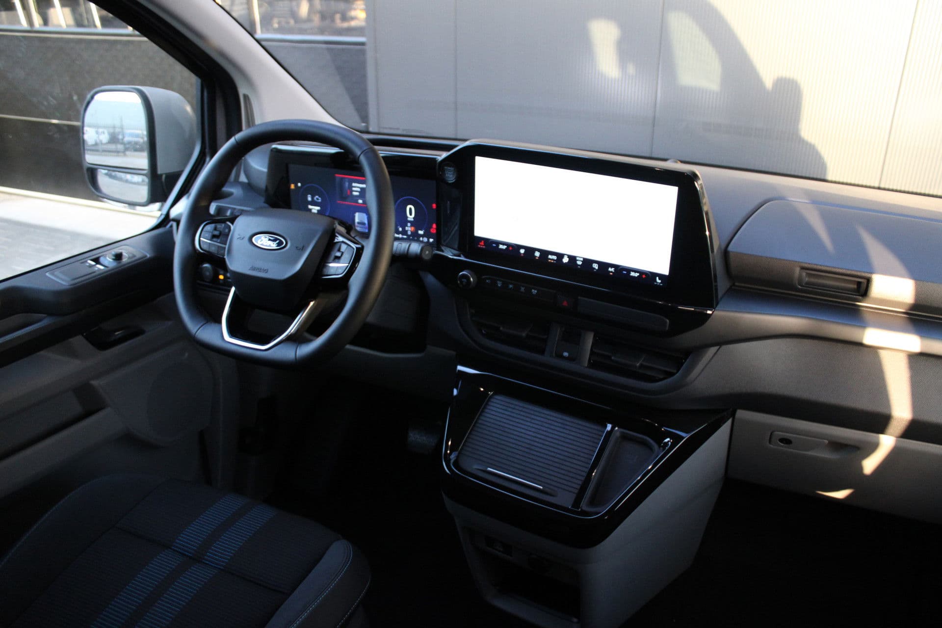 Ford Transit Custom 320 2.5 PHEV L1H1 Sport DC 232pk - 2x Schuif - 360 Camera - ACC - Keyless - Stoel/Stuurverwarming - Blindspot - Incl BPM - Rijklaar thumbnail 15