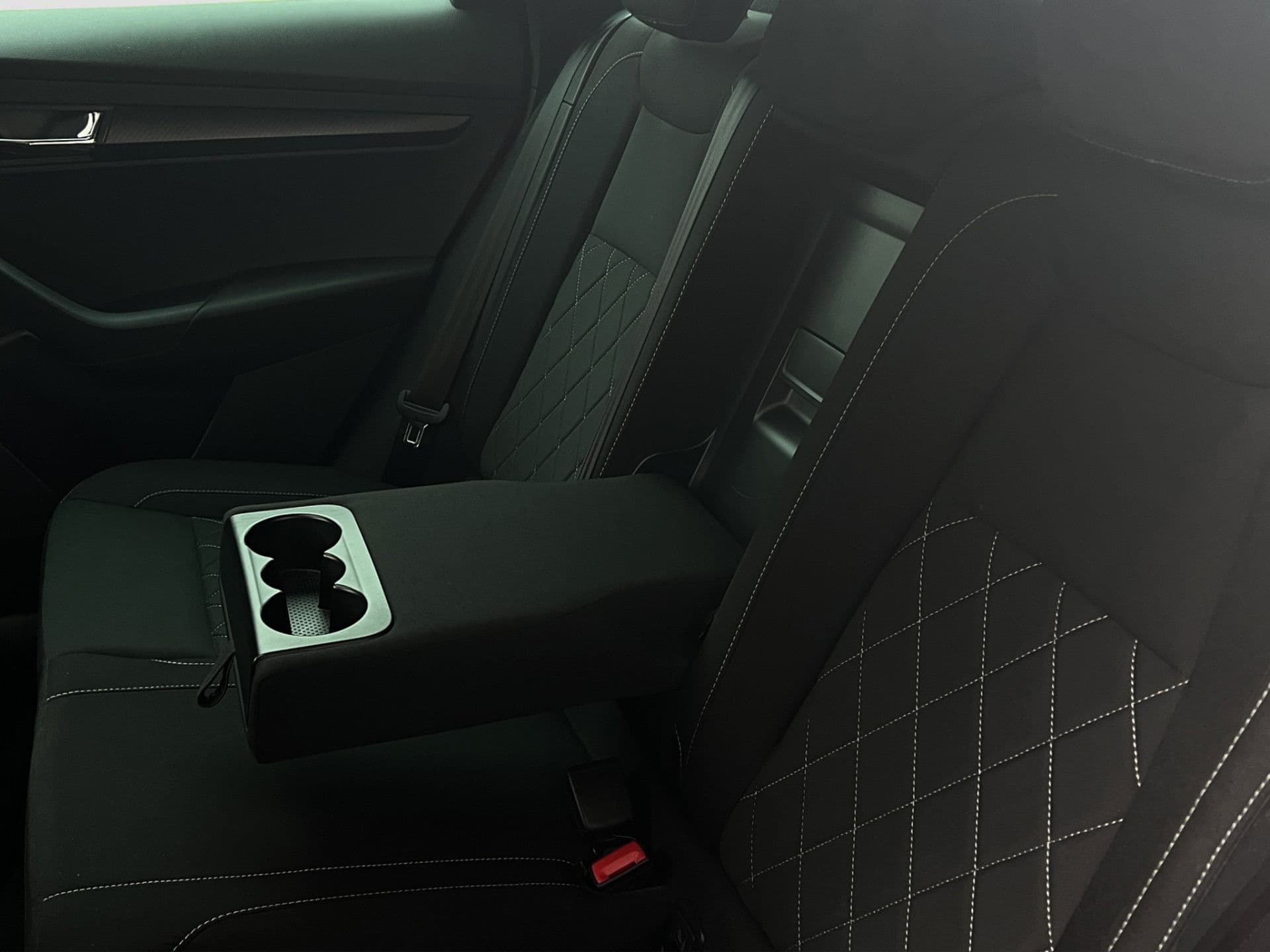 Škoda Karoq 1.5 TSI ACT Sportline Business | Pano | Adaptive | Trekhaak | Canton | Dodehoek det. | thumbnail 23