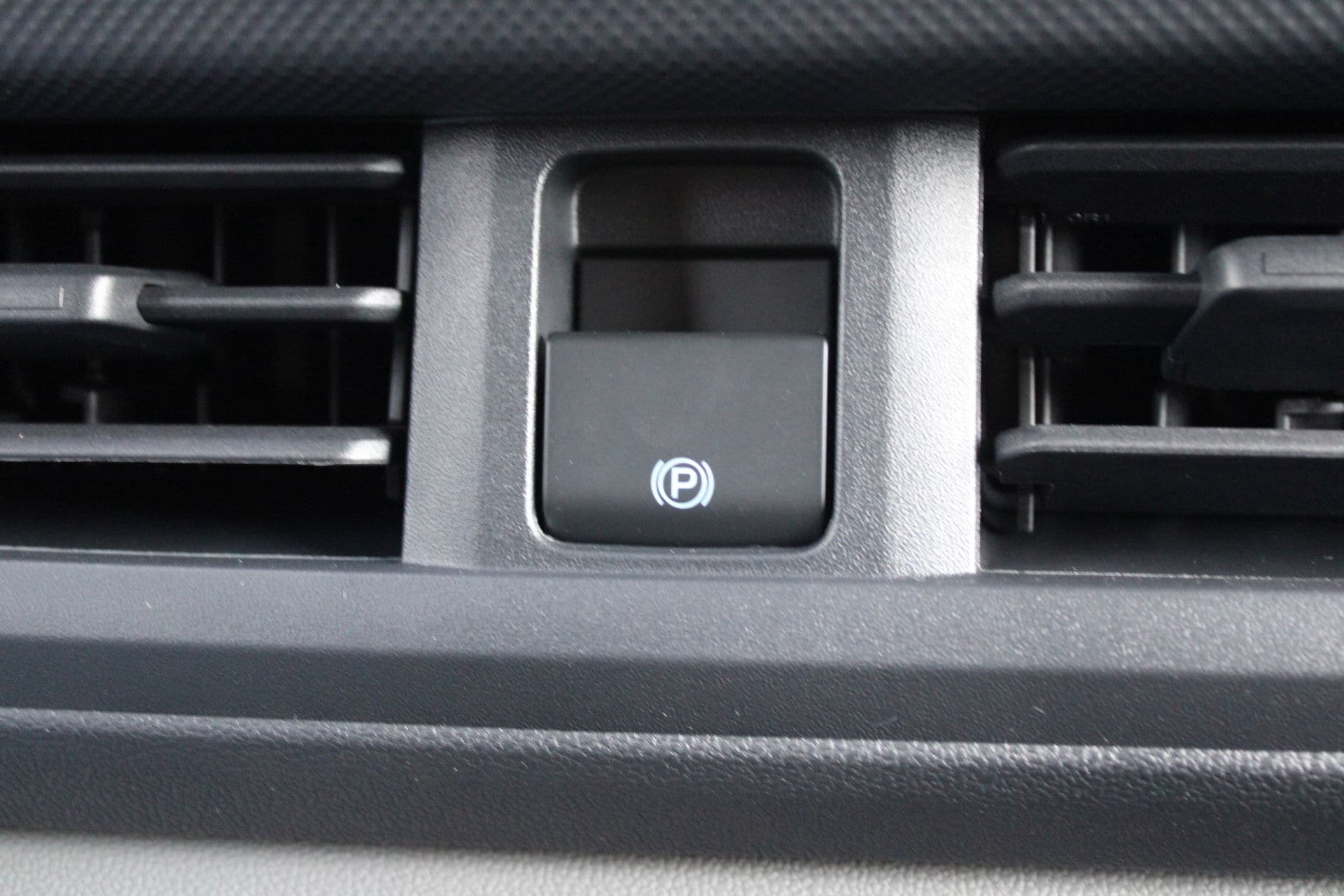 Ford Transit Custom 320 2.0 TDCI L2H1 Trend 170pk - Achterklep - Carplay - Android - LED koplampen - Stoelverwarming - 70l tank - Rijklaar thumbnail 33