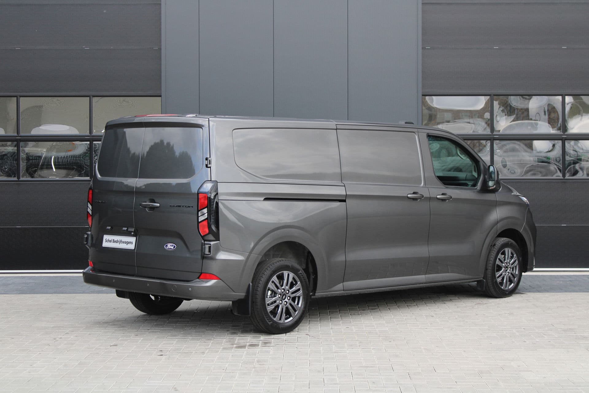 Ford Transit Custom 320 2.0 TDCI L2H1 Limited 150pk - Adaptive Cruise - Verwarmd stuur - Blind spot - Navigatie - Camera - Draadloos laden - Rijklaar thumbnail 6