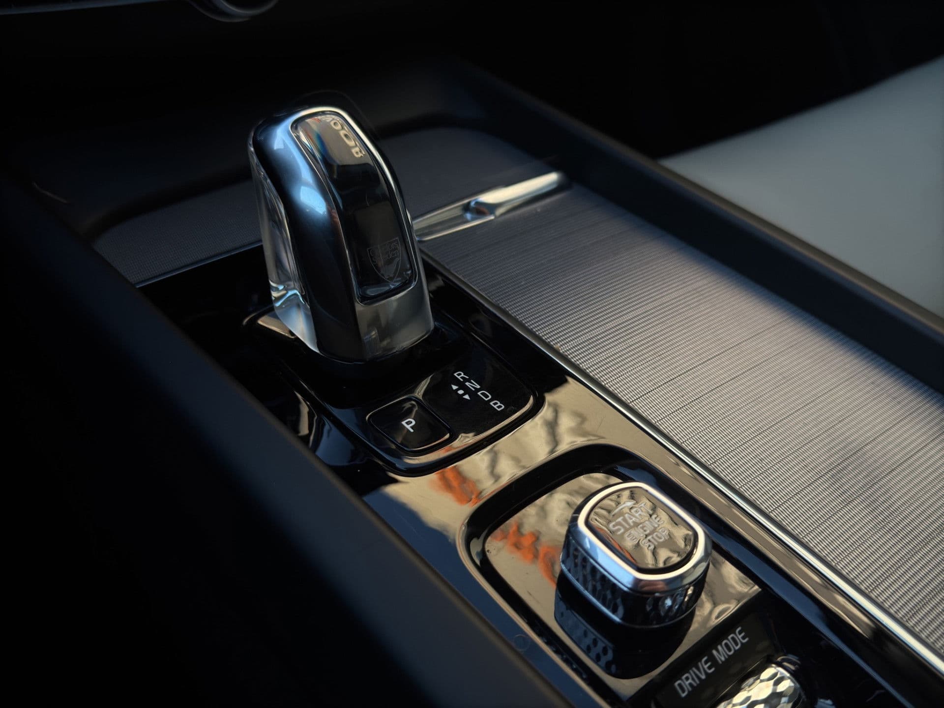 Volvo XC60 2.0 T8 Twin Engine AWD Inscription | Pano | HUD | Memory | Dodeh | thumbnail 19