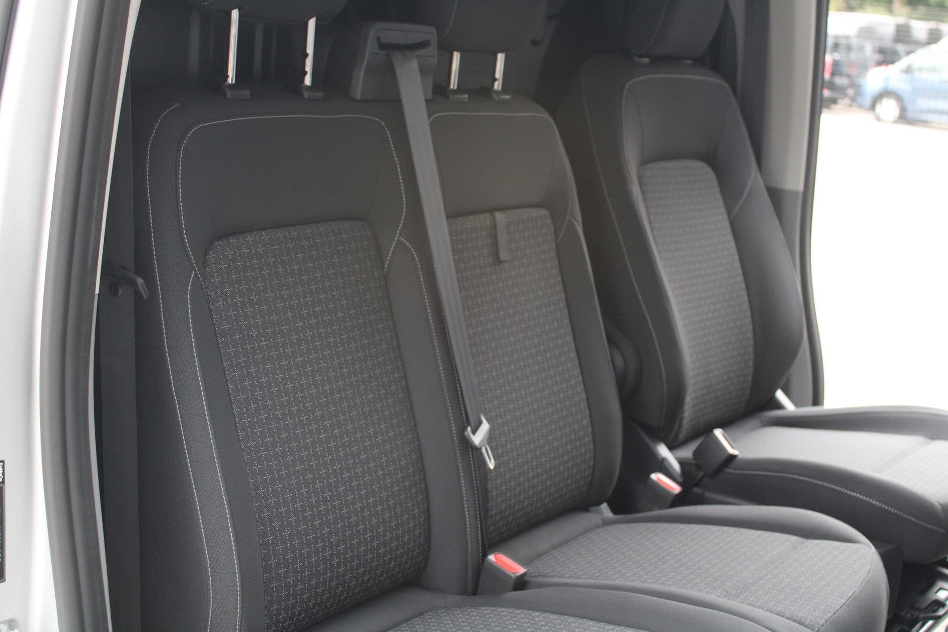 Ford Transit Custom 320 2.5 PHEV L2H1 Trend 232pk - 5 jaar GARANTIE - 2x Schuifdeur - Adaptive Cruise - Blind Spot - Navigatie - Camera - Verwarmd Stuur - Rijklaar thumbnail 34