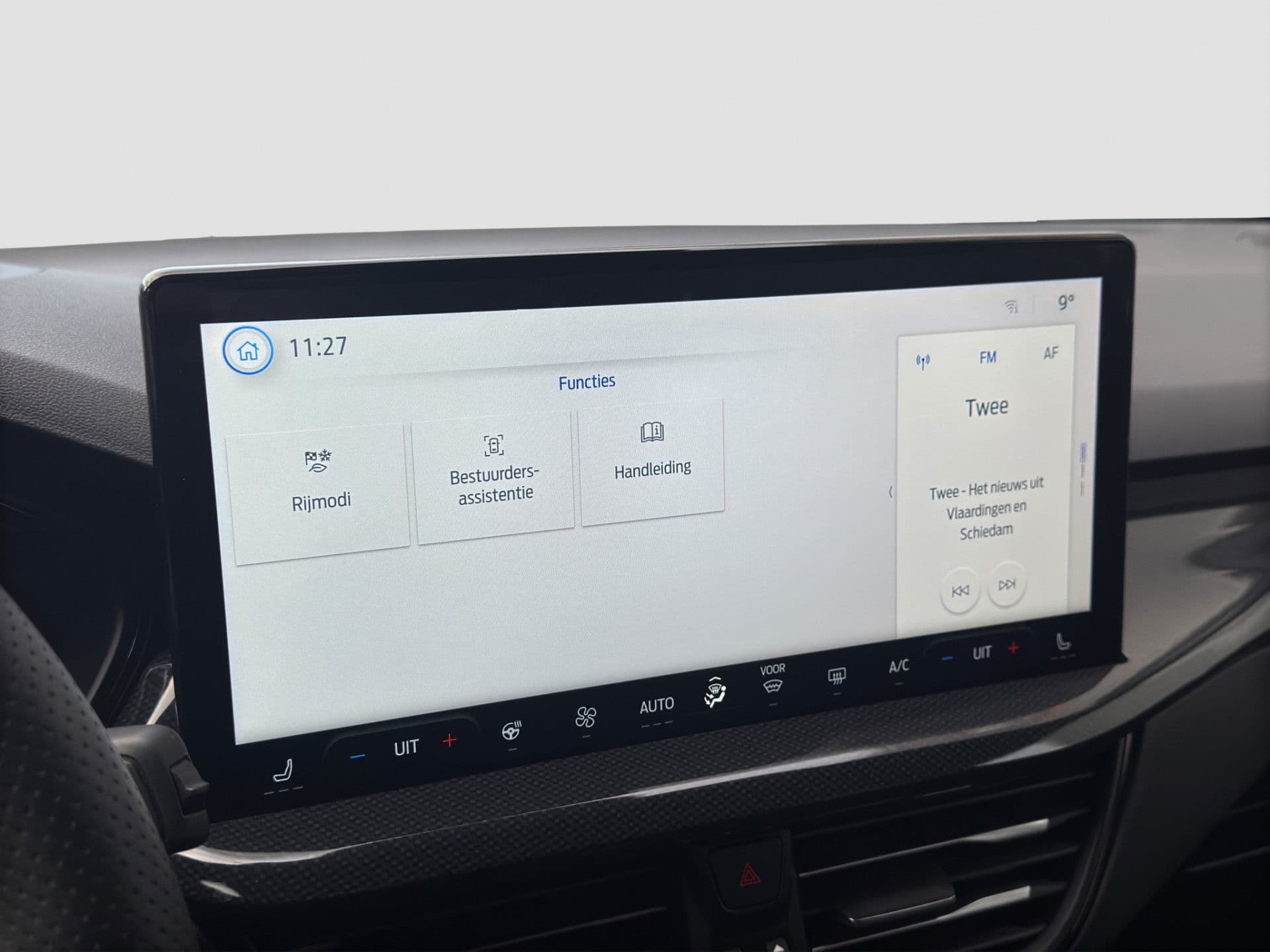Ford FOCUS Wagon 1.0 EcoBoost Hybrid ST Line | Head-Up | Winter Pack | Driver Assist pack thumbnail 17