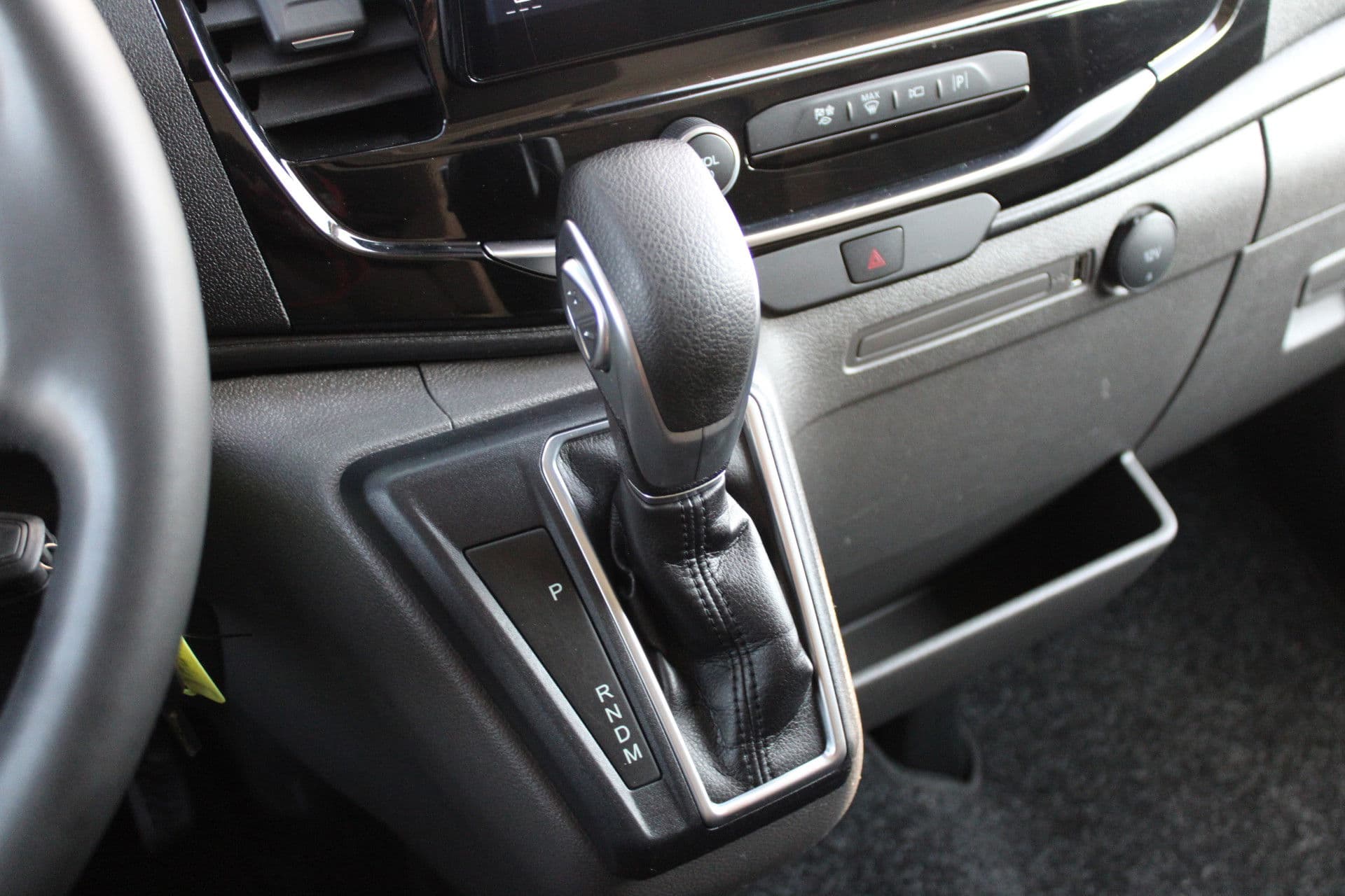 Ford Transit 350 2.0 TDCI L3H2 Trend 130pk - Camper/Grijs Kenteken - Blind Spot - ACC - Trekhaak - Stoelverwarming - Luifel - Rijklaar thumbnail 32