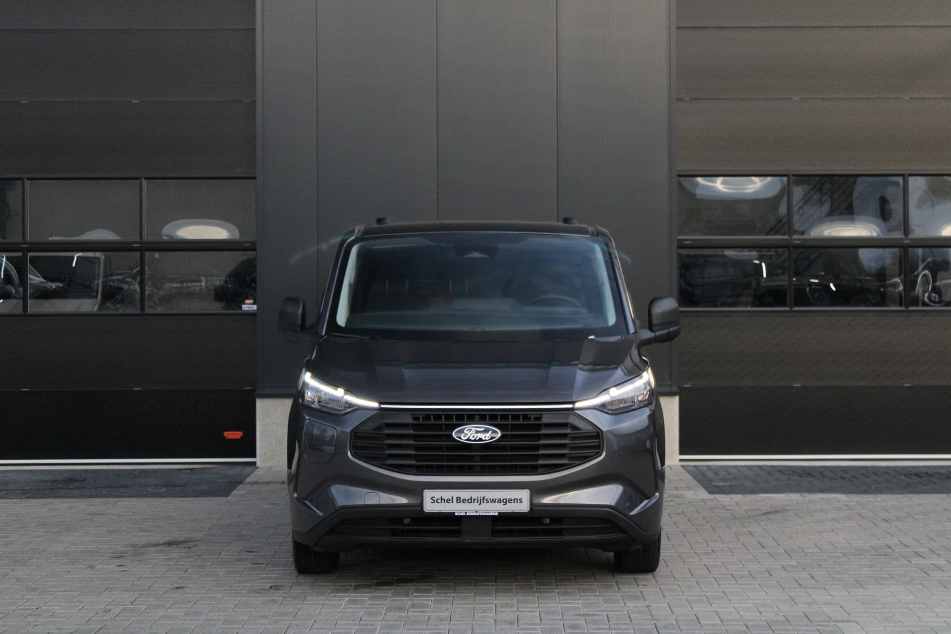 Ford Transit Custom 320 2.5 PHEV L2H1 Trend 232pk - 5 jaar GARANTIE - 2x Schuifdeur - Adaptive Cruise - Blind Spot - Navigatie - Camera - Verwarmd Stuur - Rijklaar thumbnail 2