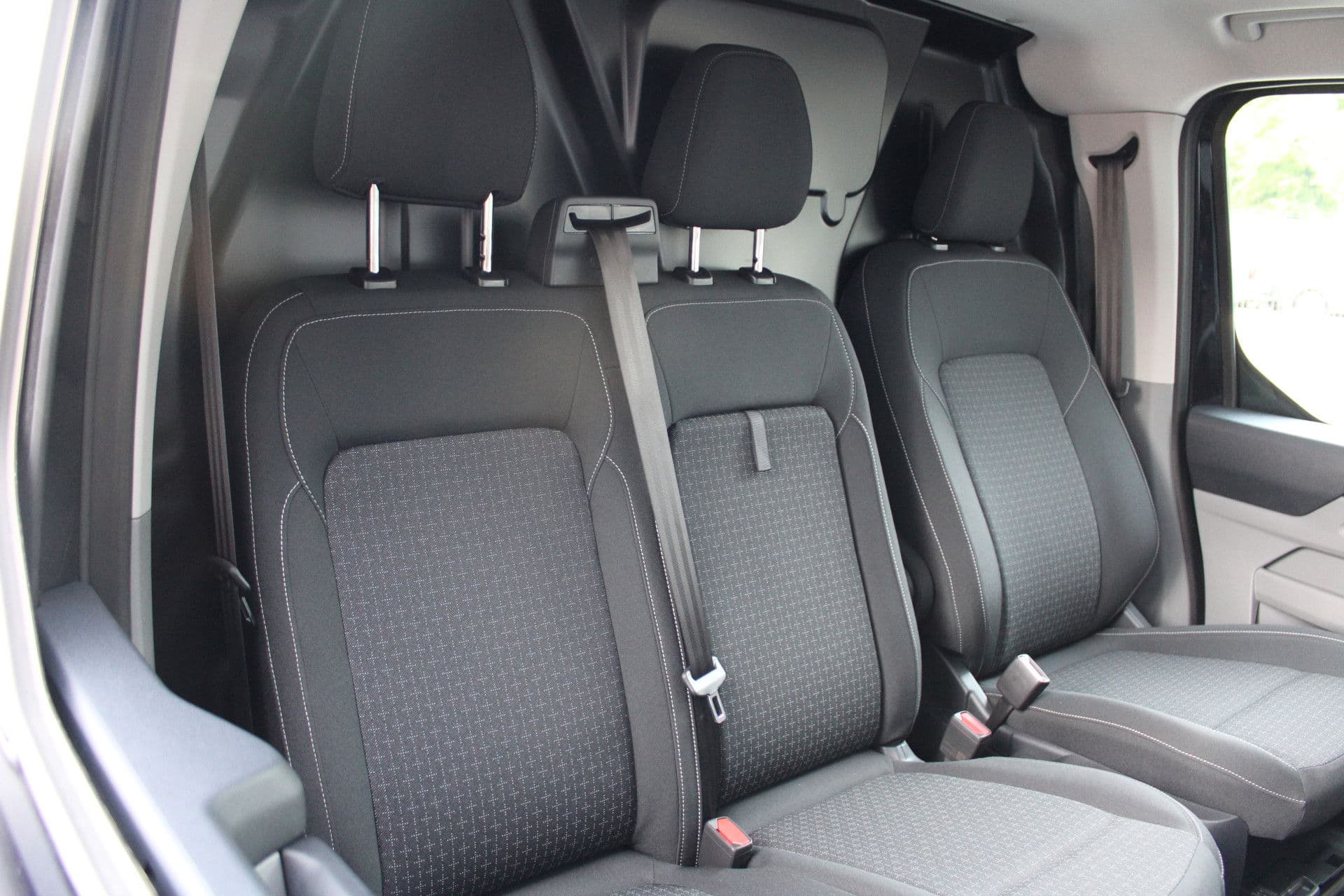 Ford Transit Custom 320 2.0 TDCI L2H1 Trend 170pk - Achterklep - Carplay - Android - LED koplampen - Stoelverwarming - 70l tank - Rijklaar thumbnail 29