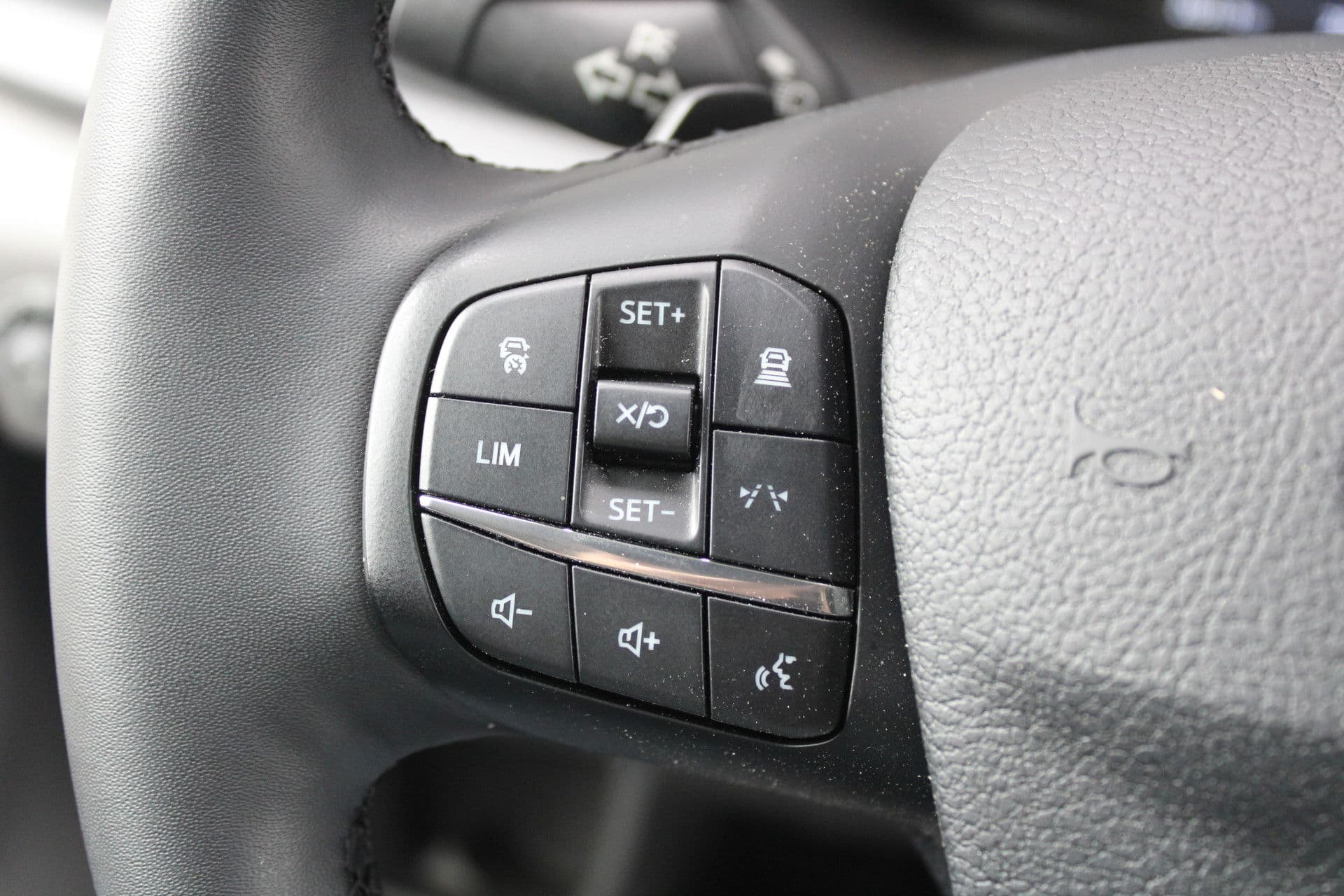 Ford Transit 350 2.0 TDCI L3H2 Limited Raptor 165pk - LUCHTVERING - ACC - Blind Spot - 360 camera - Raptor Grill - Stoel-Stuurverwarming - Trekhaak - Rijklaar thumbnail 12