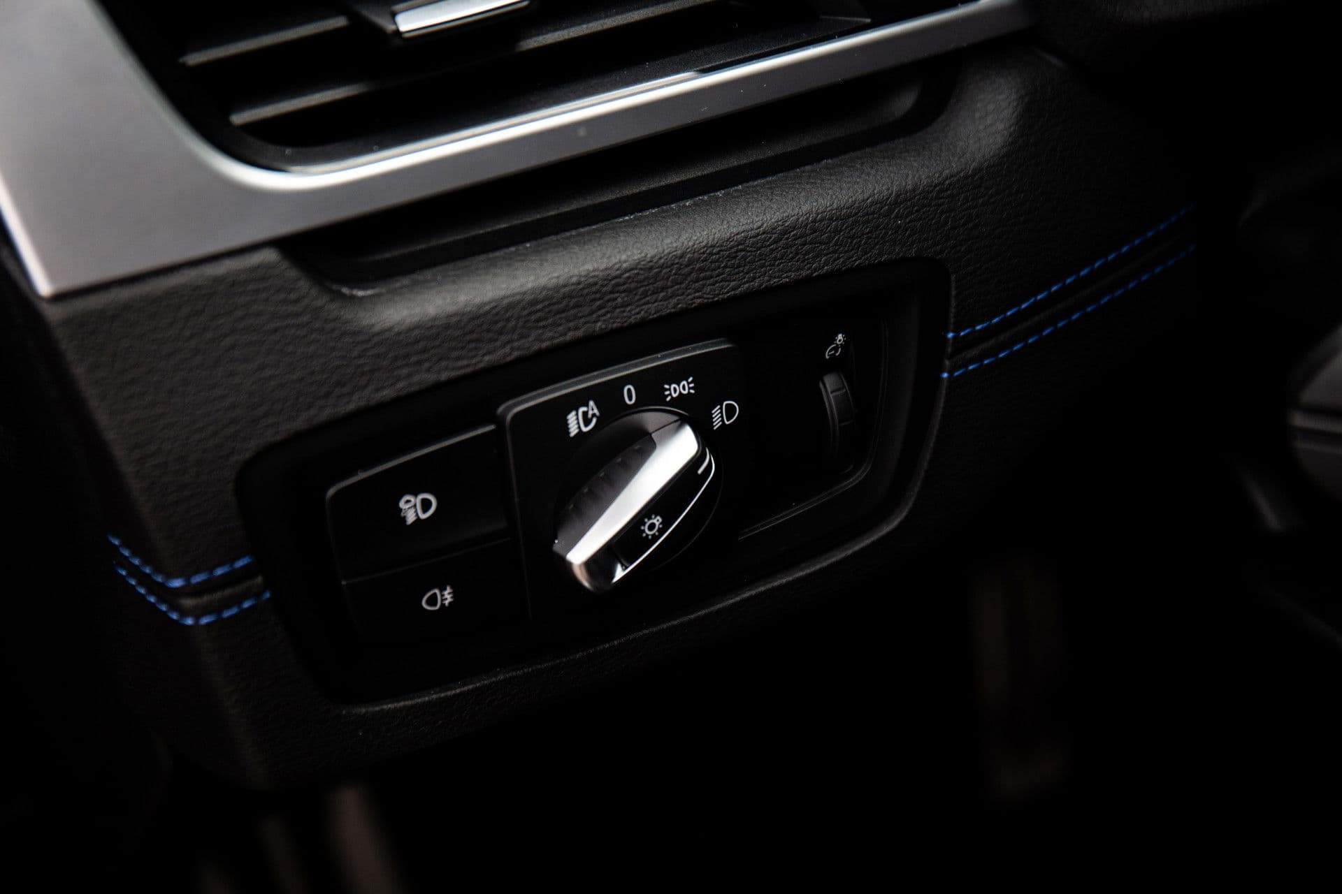 BMW X2 sDrive20i Business Edition , M-Sport, Panoramadak, Head-up display, BMW-Led thumbnail 30