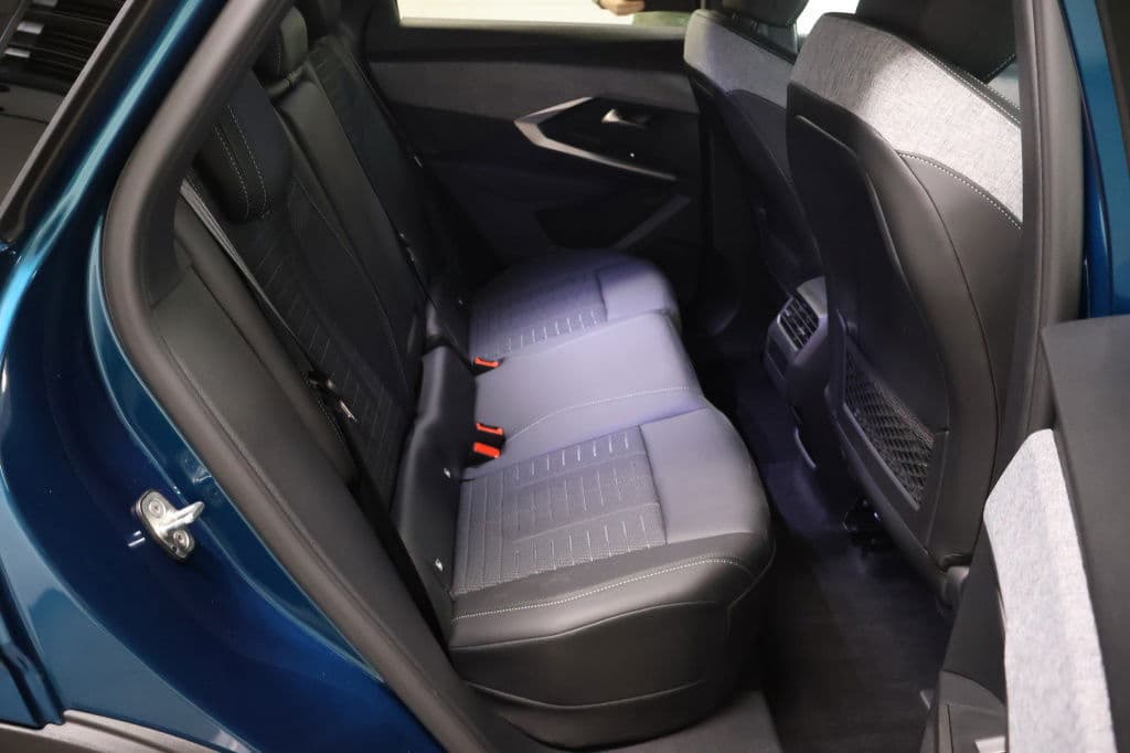 Peugeot 3008 1.2 Hybrid 145 GT thumbnail 12