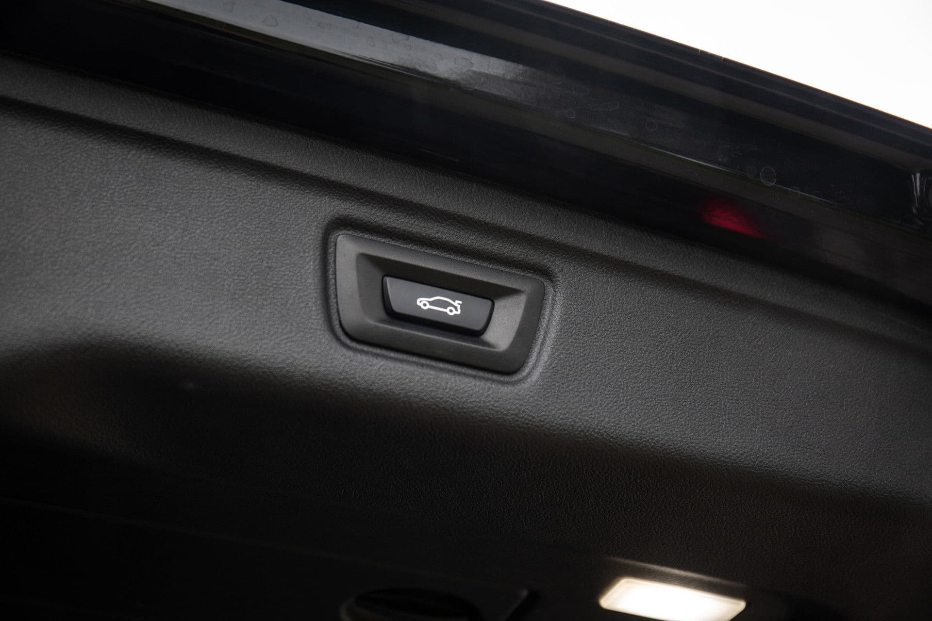 BMW 3 Serie Touring 330e High Executive M-Sport 290pk , Adaptive cruise, Trekhaak, Sfeerverlichting, thumbnail 25