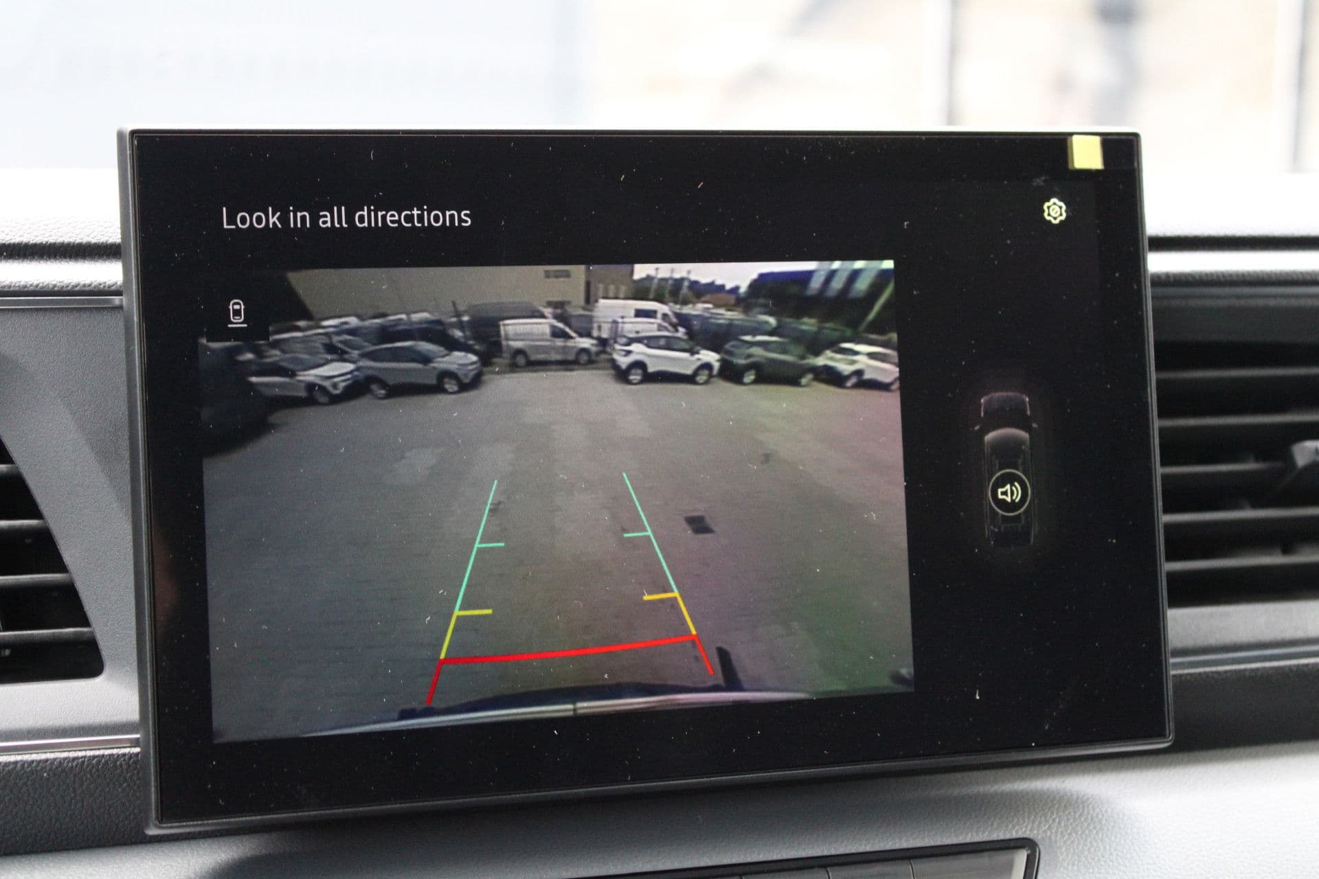 Renault Master T35 2.0 dCi 170pk L2H2 Extra - Navigatie - Camera - 270 gr deuren - Parkeersensoren - Draadloos laden - Rijklaar thumbnail 28