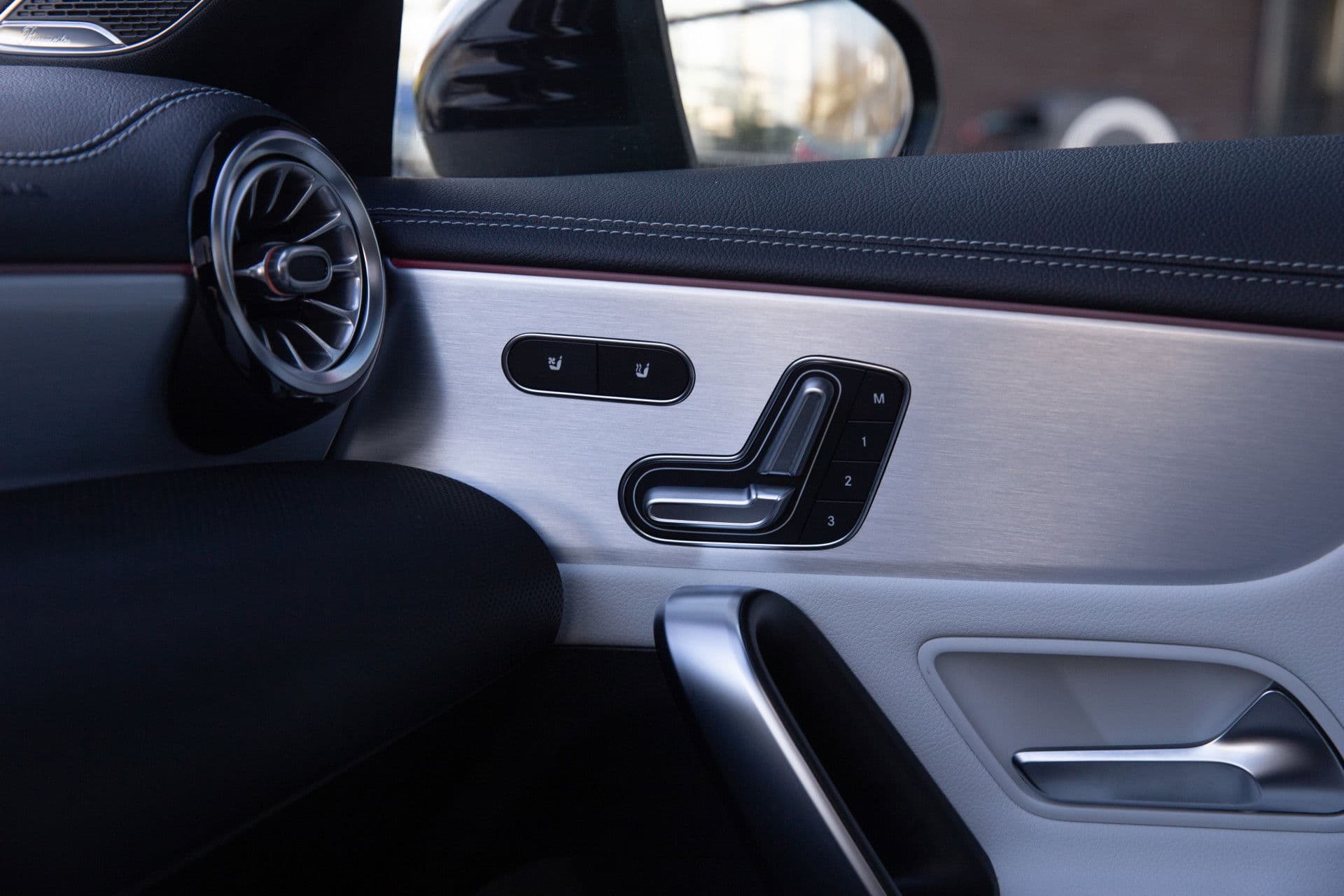 Mercedes-Benz CLA-Klasse 200 Premium Plus AMG , Panoramadak, Burmester, Head-up display, Vol! thumbnail 27