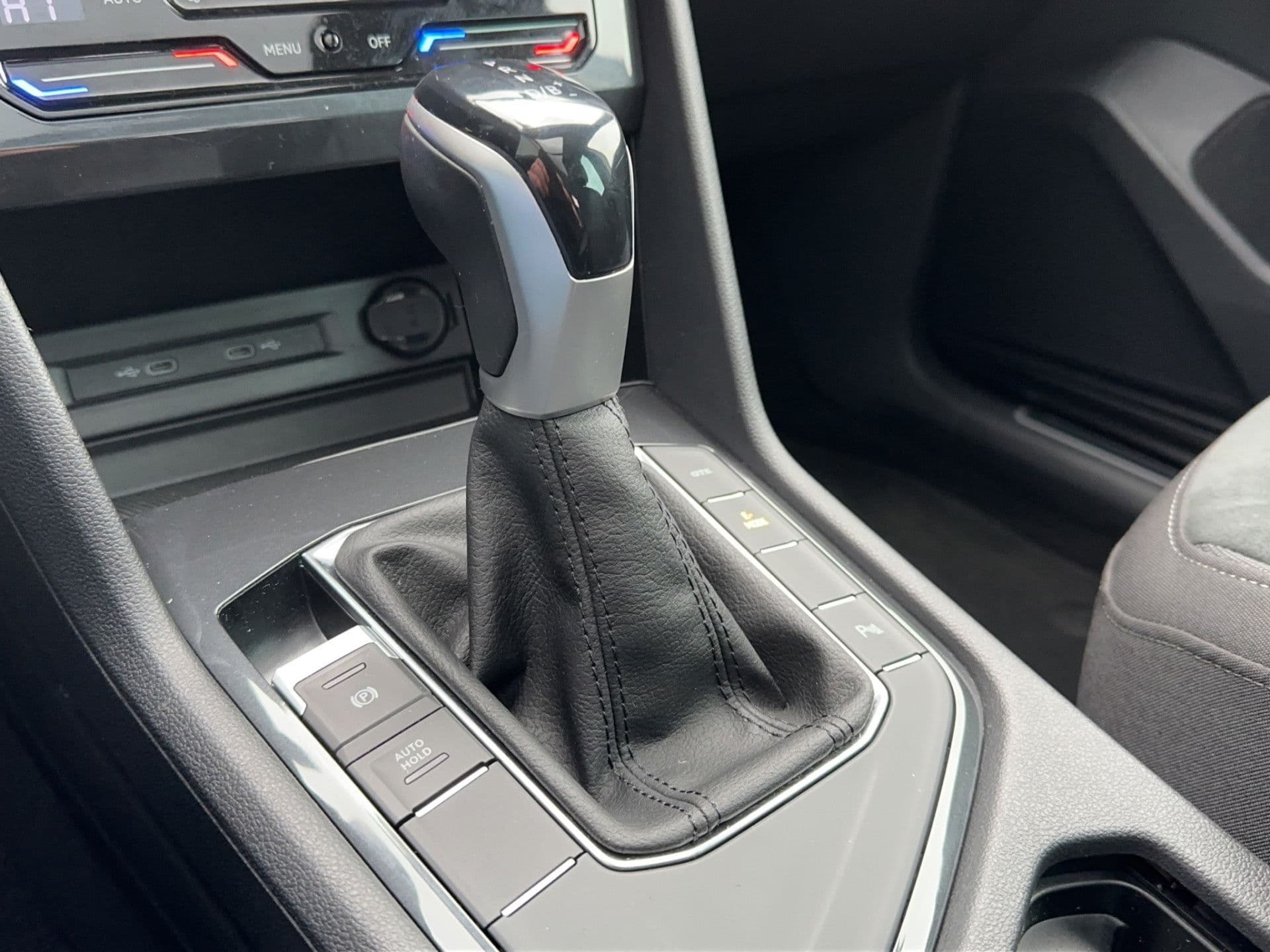 Volkswagen Tiguan 1.4 TSI PHEV Business+ | Panodak | navi | virtual | camera! thumbnail 20