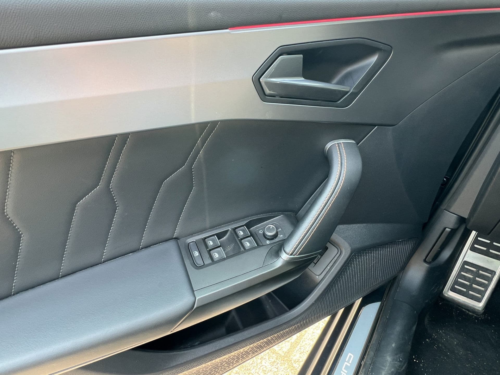 CUPRA Leon 1.4 VZ Performance | Matte | Pano | Navi | PDC thumbnail 24