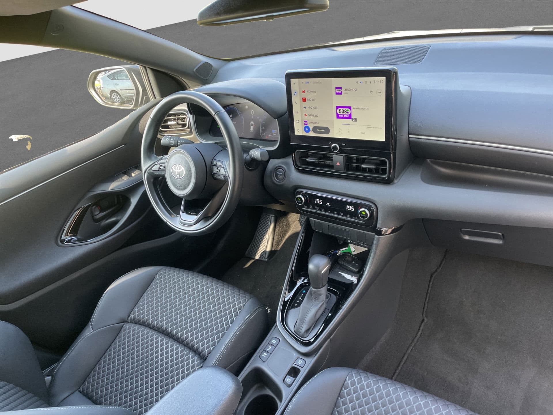 Toyota Yaris 1.5 Hybrid 130 First Edition | Halfleder | Climate | Cruise | Keyless | Camera thumbnail 2