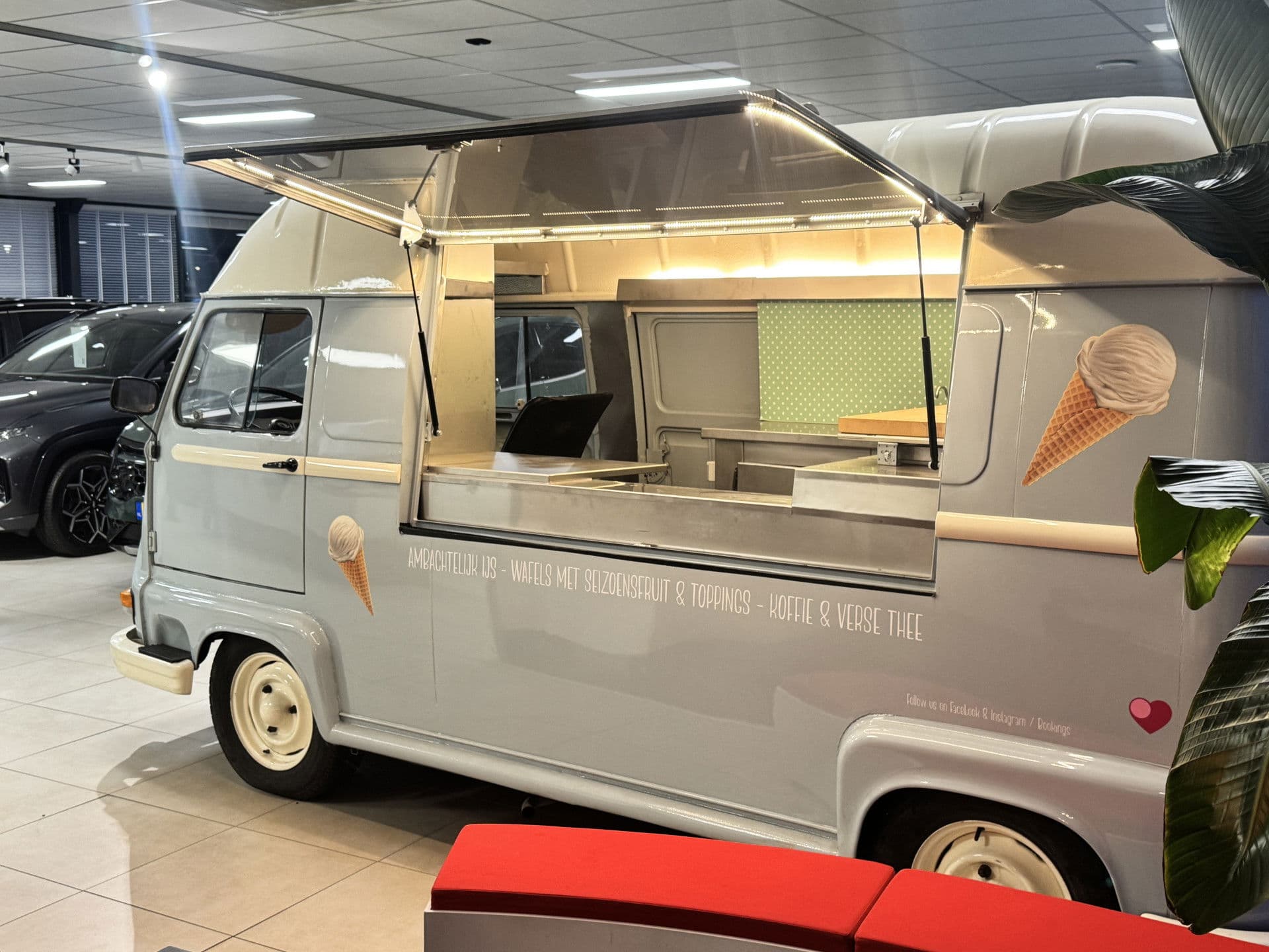 Renault Estafette Food-truck thumbnail 2