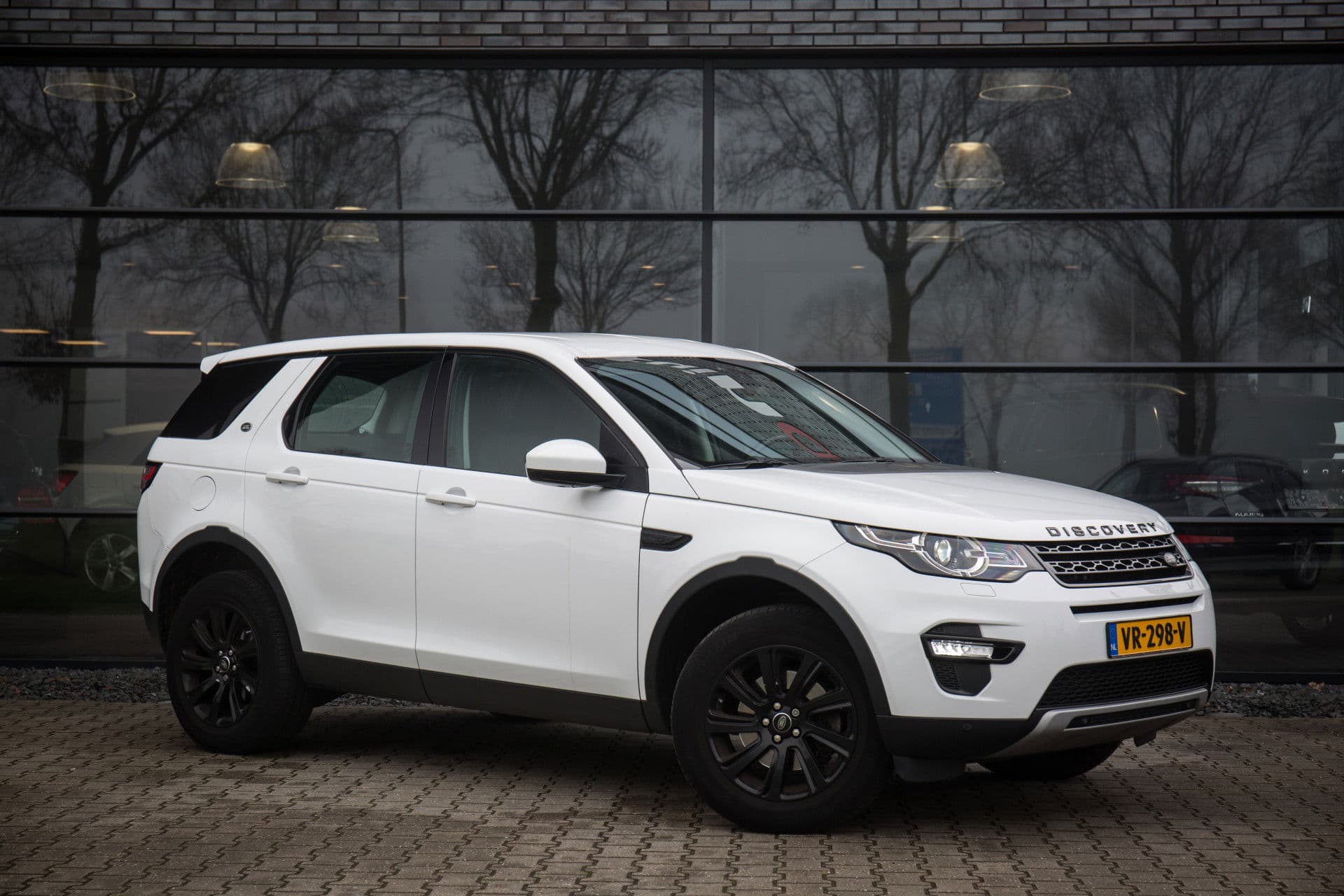 Land Rover Discovery Sport , Grijs kenteken, Leer, Achteruitrijcamera, Trekhaak thumbnail 3